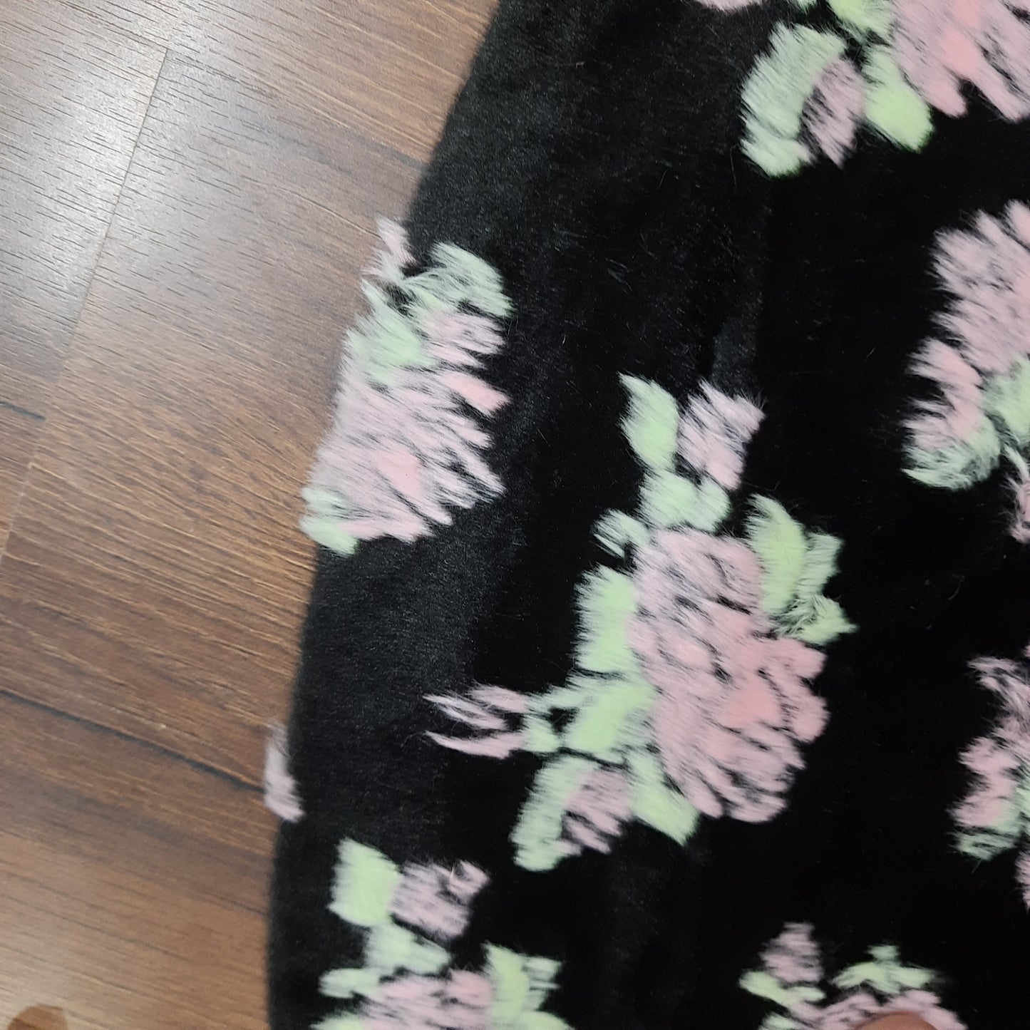 Avioni Home Premium Faux Fur Round Carpet In Black & Pink, Easy to Clean