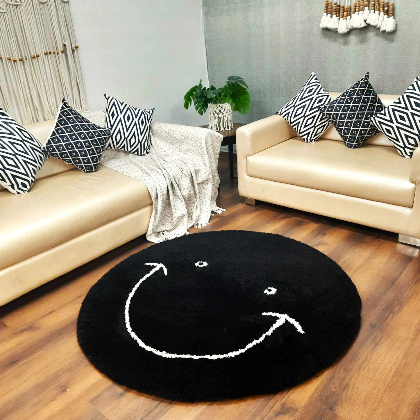Avioni Home Atlas Collection - Smiley Design Round Carpet In Black| Soft, Non-Slip, Easy to Clean
