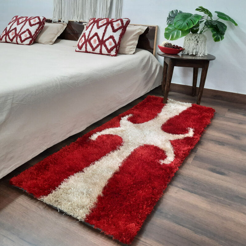 Shaggy Carpet bedside runner in Red With Design (55cm x 137cm (~22″ x 55″)) by Avioni