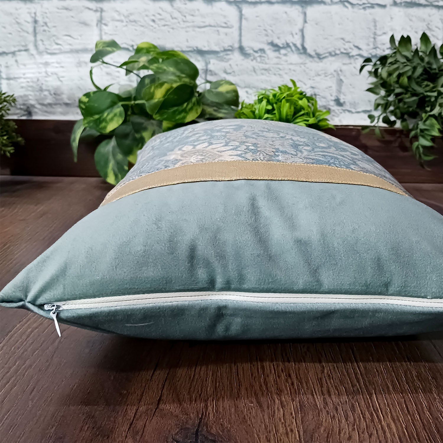 Cushion Covers Super Soft – Beautiful Golden Touch Grey Floral – 30cm