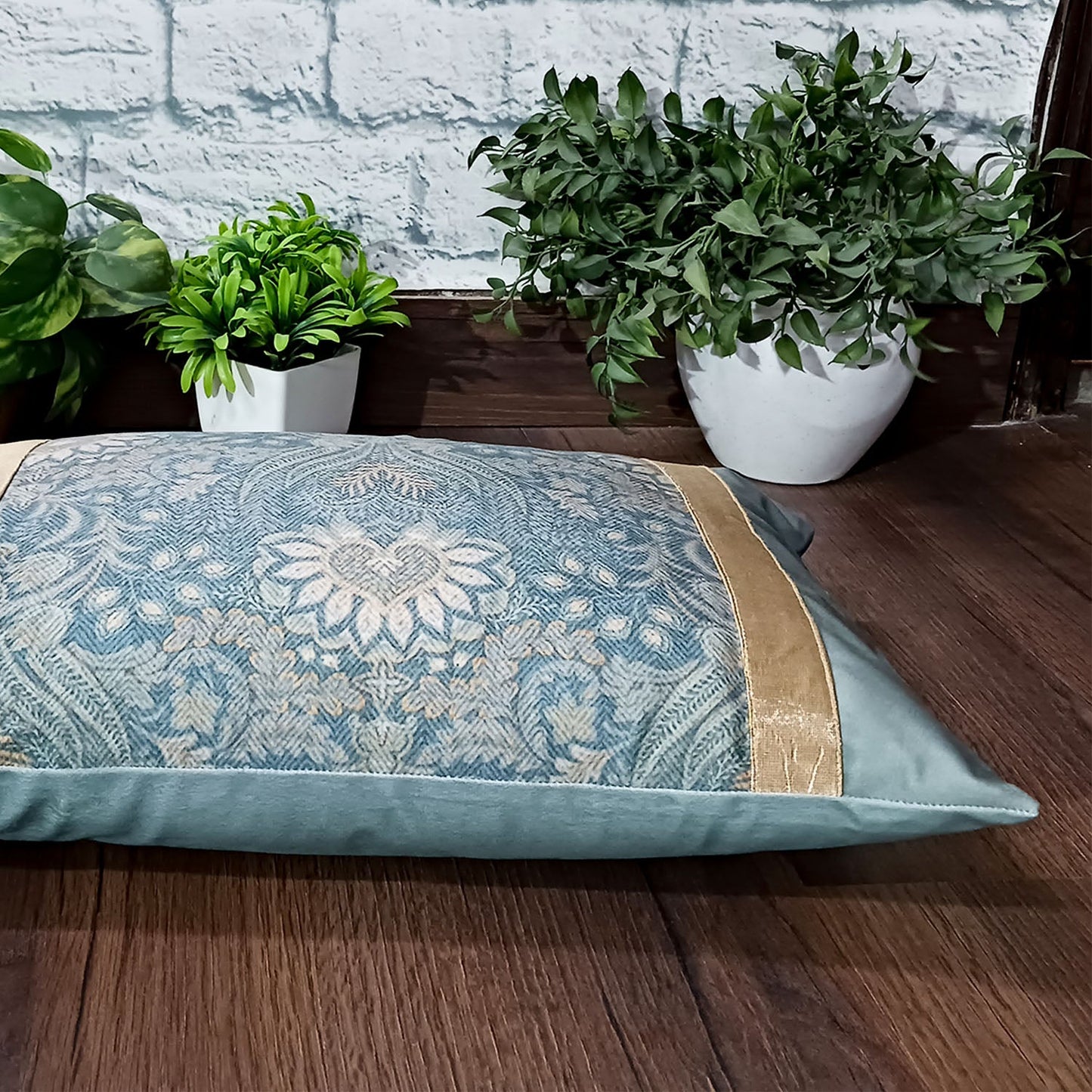 Cushion Covers Super Soft – Beautiful Golden Touch Grey Floral  – Best Price 30cm x 50cm (~12″ x 20″)
