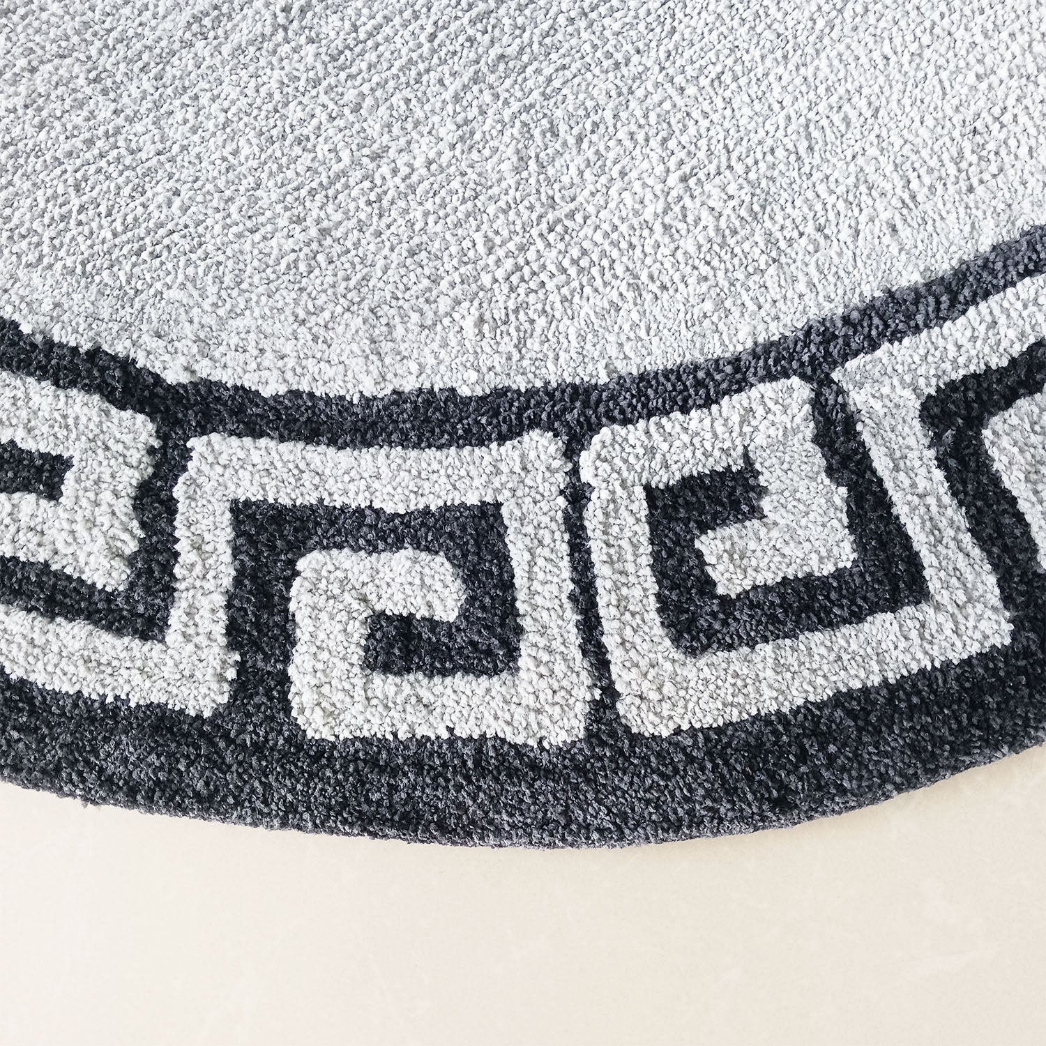 Avioni Home Atlas Collection - Greek Style Microfiber Round Carpet In Light and Dark Grey | Soft, Non-Slip, Easy to Clean