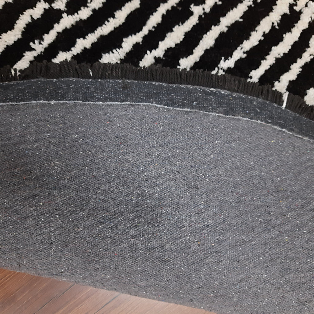 Avioni Home Atlas Collection - Moroccan Style Microfiber Round Carpet In White & Black| Soft, Non-Slip, Easy to Clean