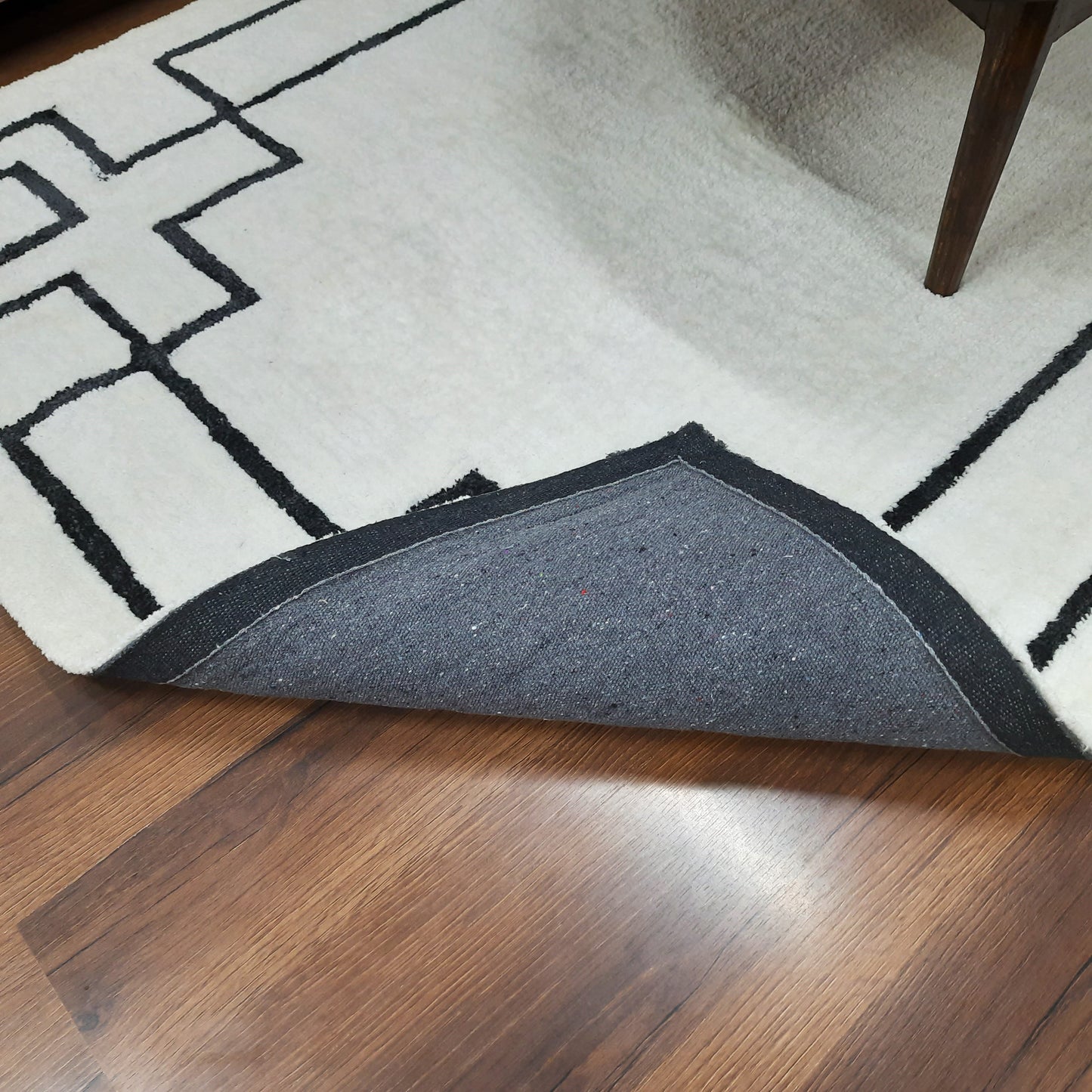 Avioni Home Atlas Collection -Shag Carpet In Black & White Color | Soft, Non-Slip, Easy to Clean