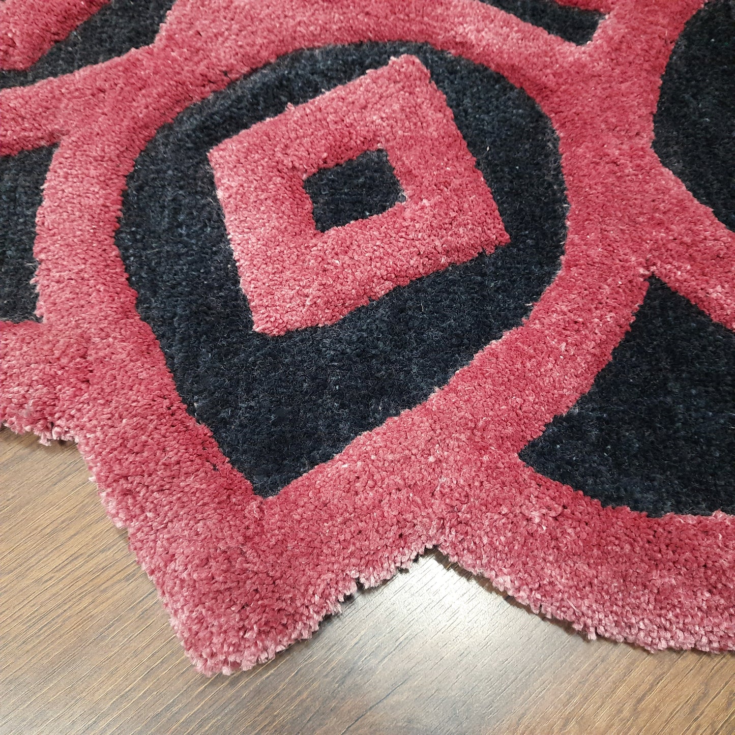 Avioni Home Rangoli Design Micro Yarn Round Carpet In Pink/Wine & Black| Soft, Non-Slip, Easy to Clean