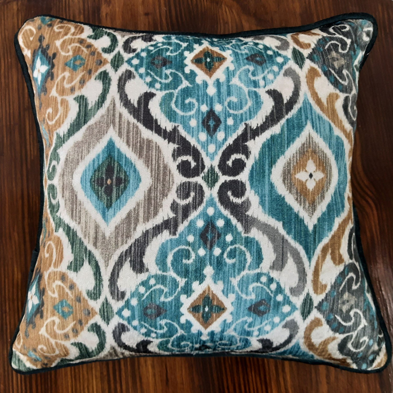 Cushion Cover  – Beautiful Traditional Design – 40cm x 40cm (~16″ x 16″)