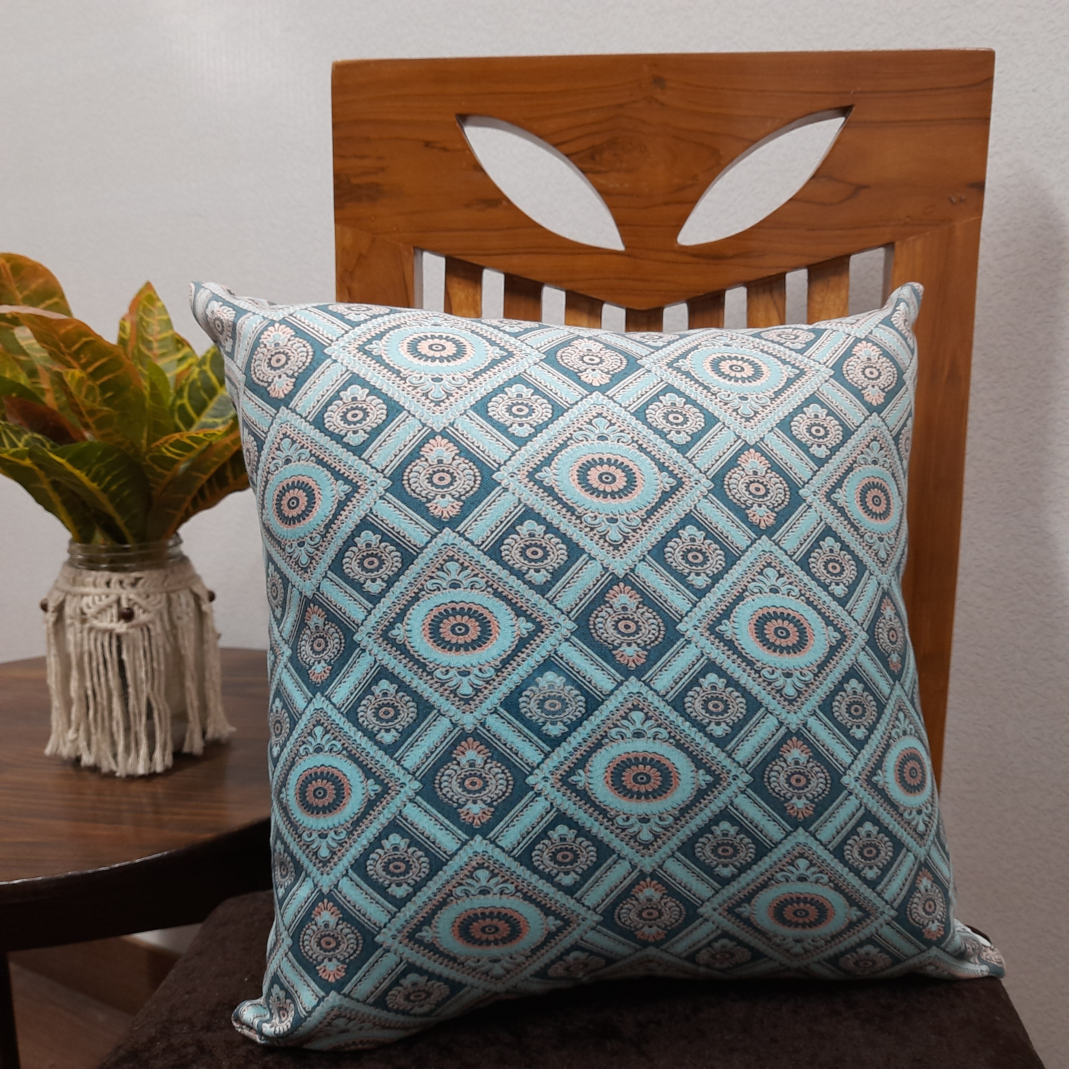 Riviera Collection-Cushion Covers In Glace Cotton For Regular Use –Traditional Design– 40cm x 40cm (~16″ x 16″) – Set of 5