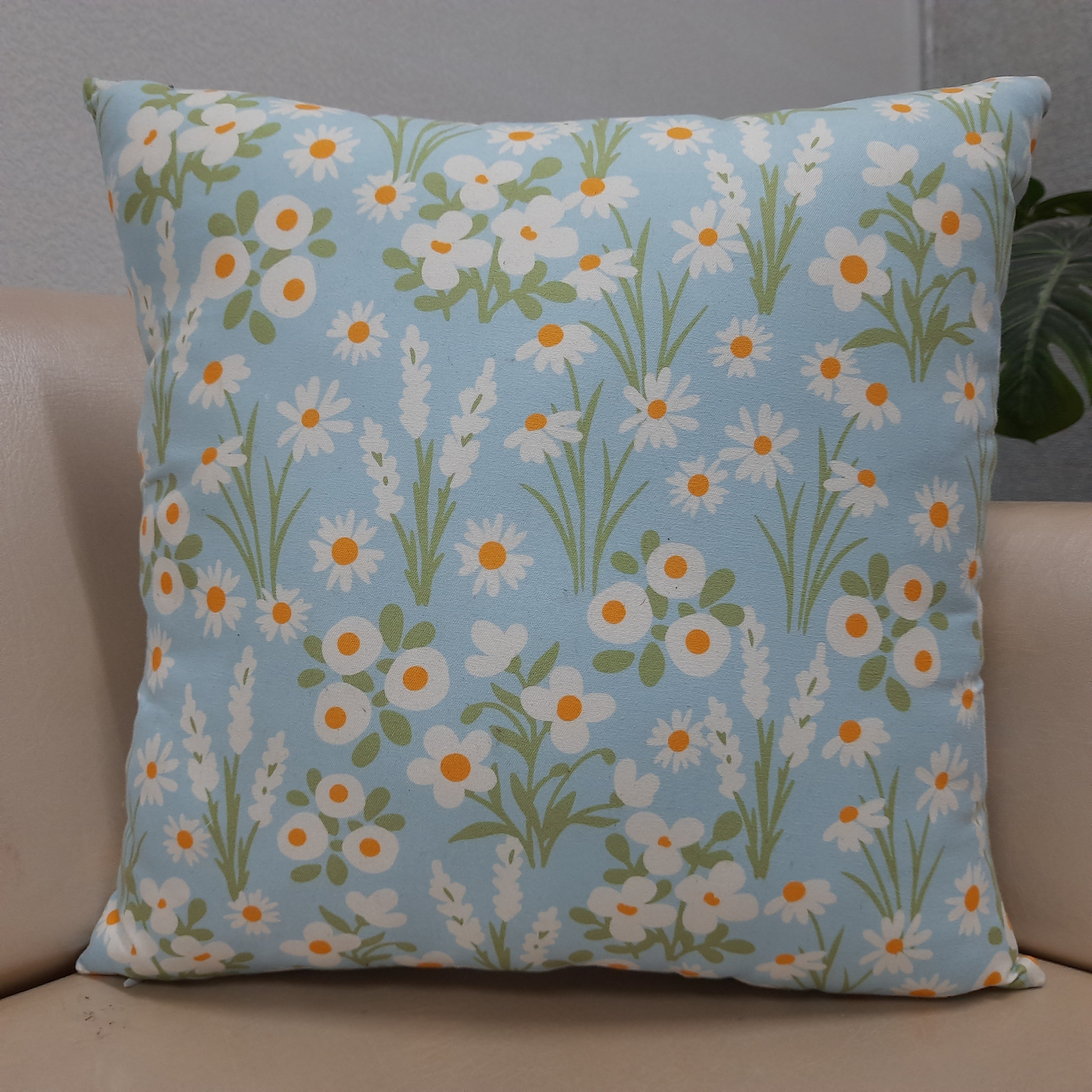 Riviera Collection-Cushion Covers In Glace Cotton For Regular Use –Bunch Of Flowers – 40cm x 40cm (~16″ x 16″) – Set of 5