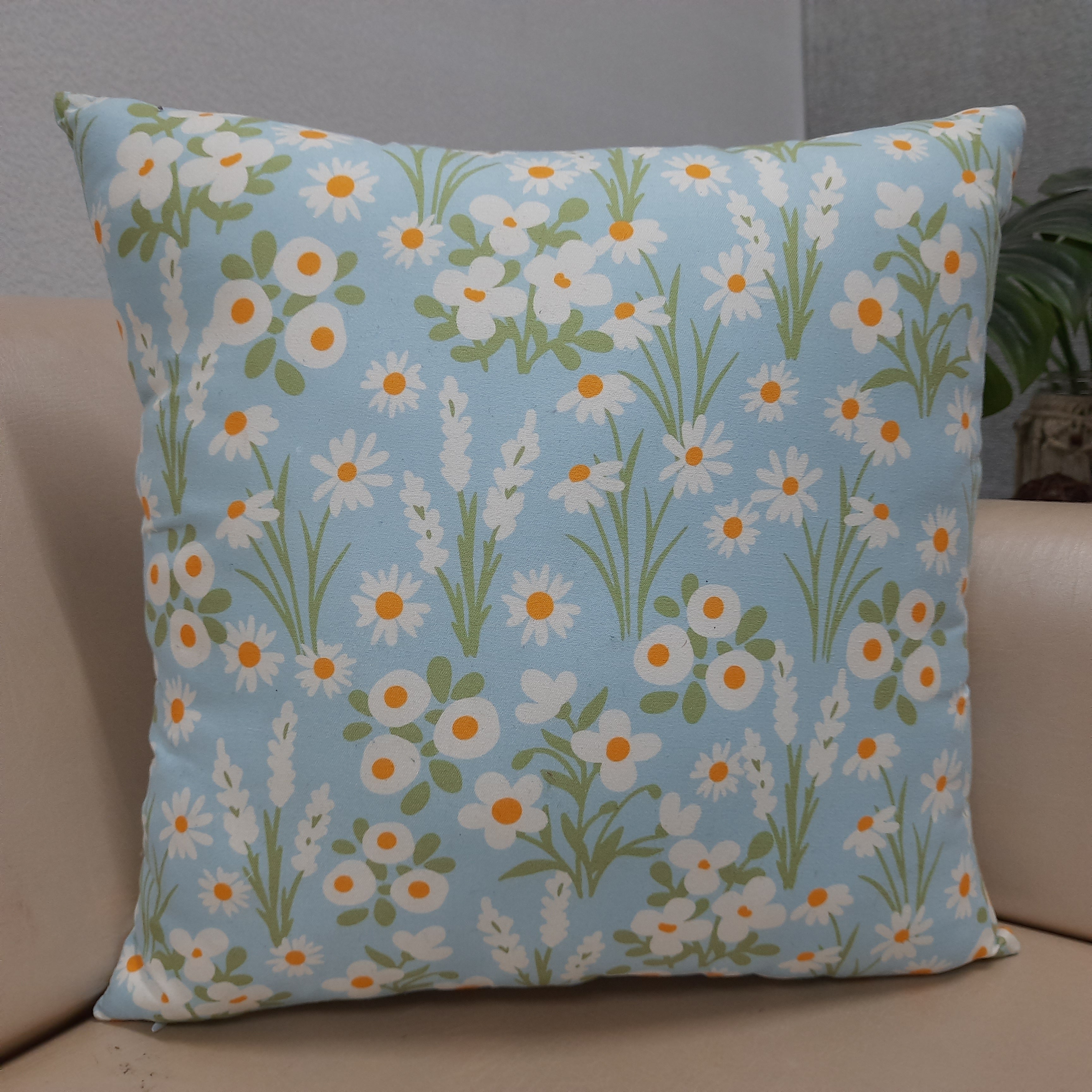 Riviera Collection-Cushion Covers In Glace Cotton For Regular Use –Bunch Of Flowers – 40cm x 40cm (~16″ x 16″) – Set of 5