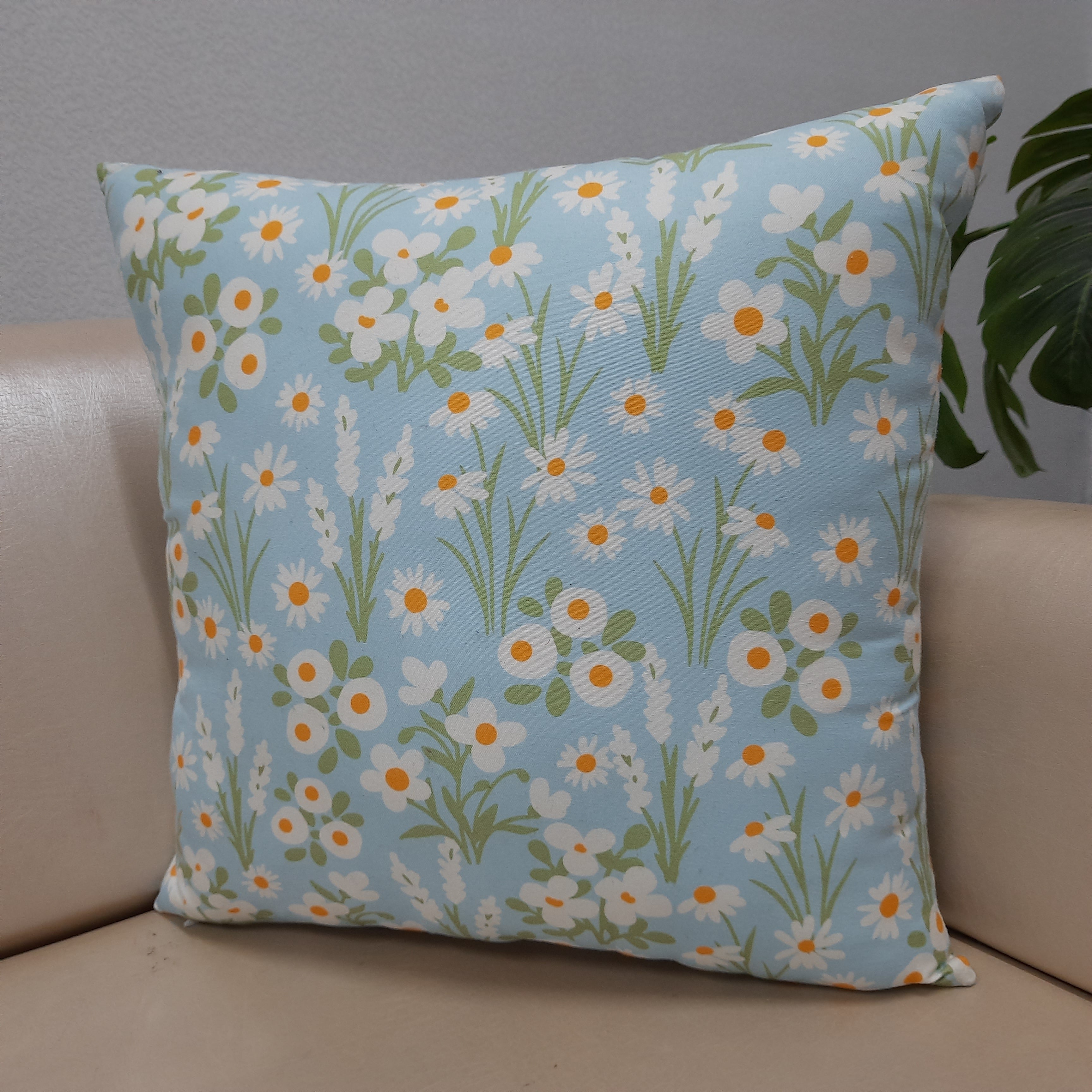 Riviera Collection-Cushion Covers In Glace Cotton For Regular Use –Bunch Of Flowers – 40cm x 40cm (~16″ x 16″) – Set of 5