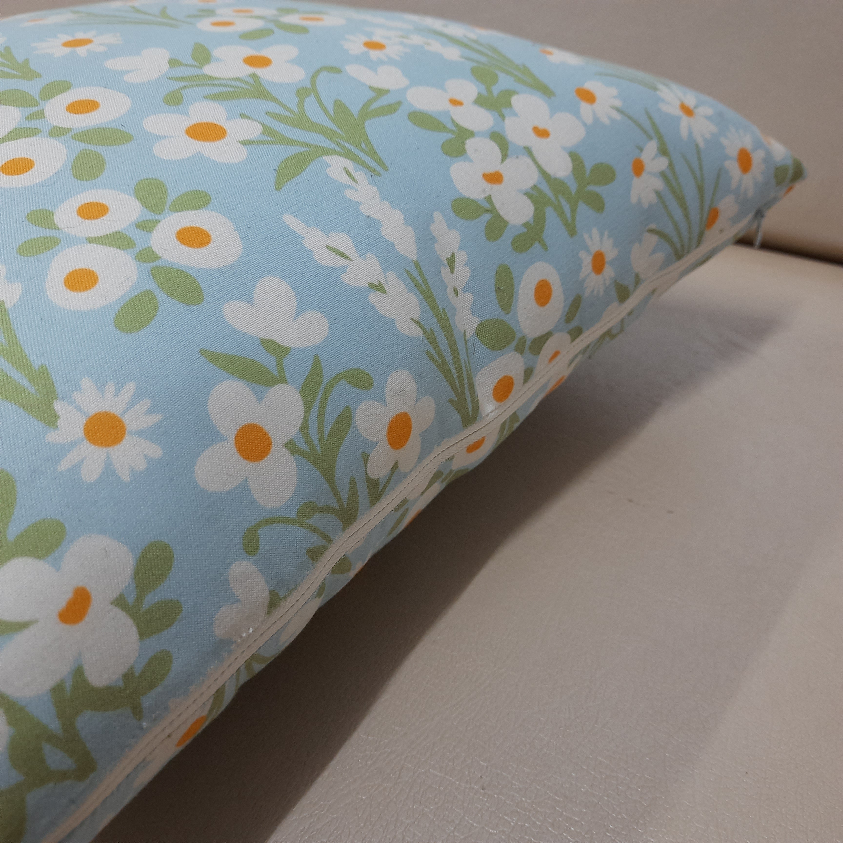 Riviera Collection-Cushion Covers In Glace Cotton For Regular Use –Bunch Of Flowers – 40cm x 40cm (~16″ x 16″) – Set of 5