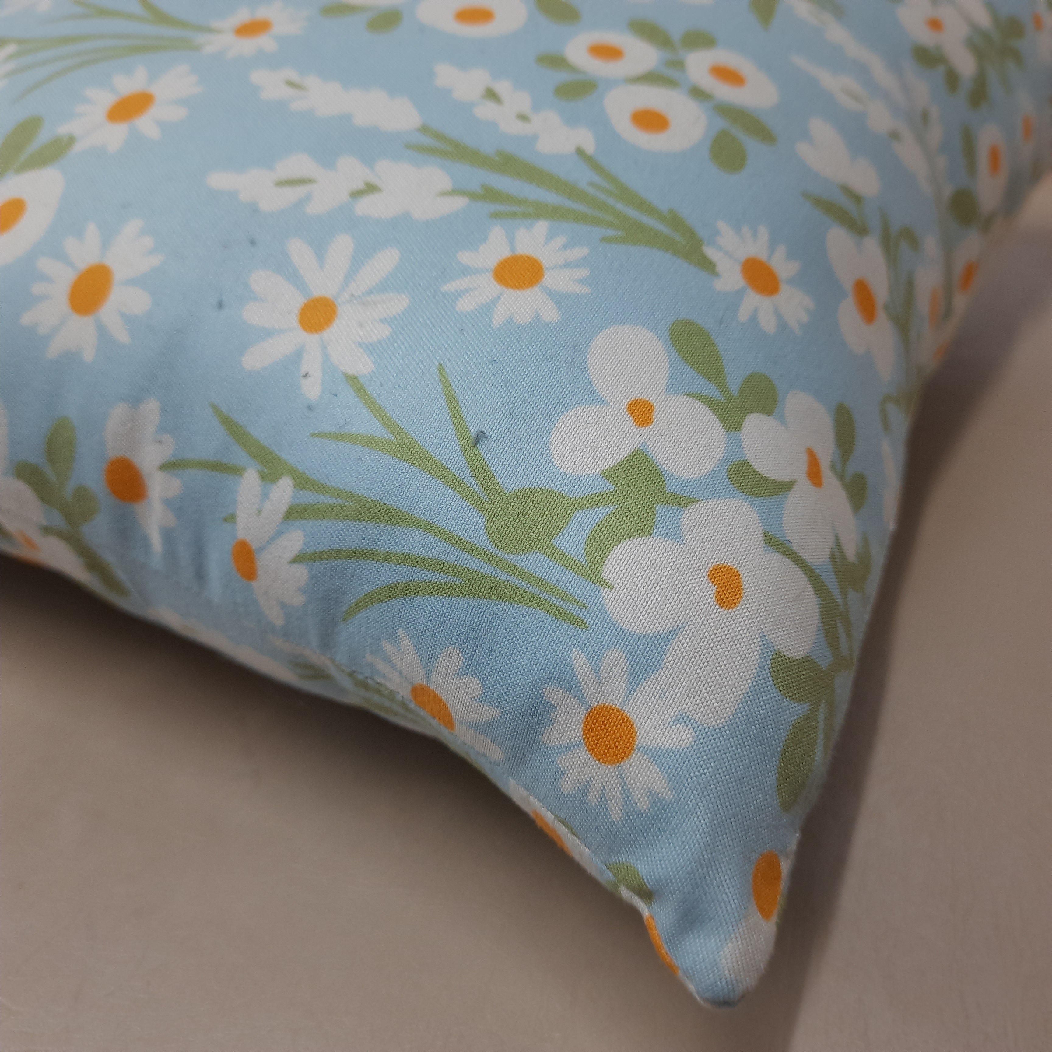 Riviera Collection-Cushion Covers In Glace Cotton For Regular Use –Bunch Of Flowers – 40cm x 40cm (~16″ x 16″) – Set of 5