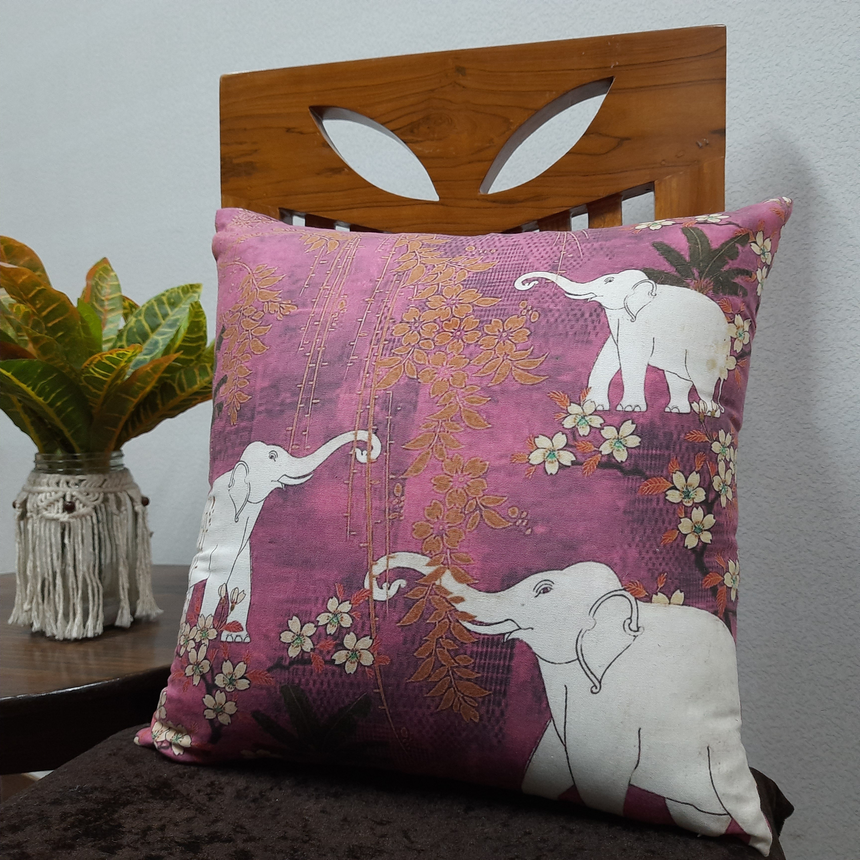 Riviera Collection-Cushion Covers In Glace Cotton For Regular Use –White Elephants Symbol of Peace – 40cm x 40cm (~16″ x 16″) – Set of 5