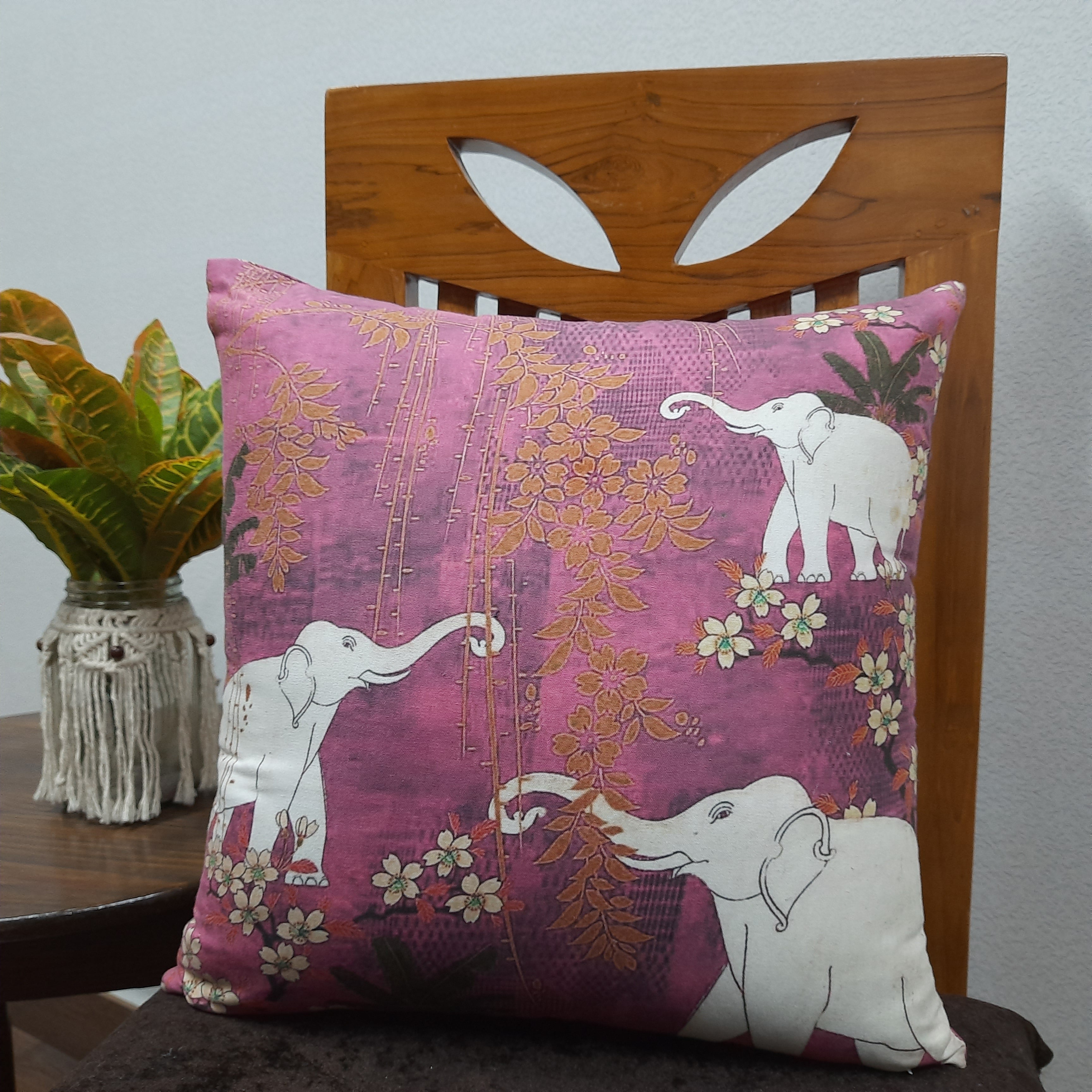 Riviera Collection-Cushion Covers In Glace Cotton For Regular Use –White Elephants Symbol of Peace – 40cm x 40cm (~16″ x 16″) – Set of 5