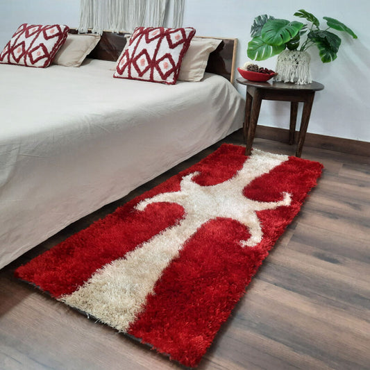 Shaggy Carpet / bedside runner in Red With Design (55cm x 137cm (~22″ x 55″)) by Avioni