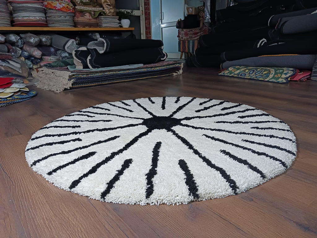 Avioni Home Atlas Collection - Moroccan Style Microfiber Round Carpet In White & Black| Soft, Non-Slip, Easy to Clean