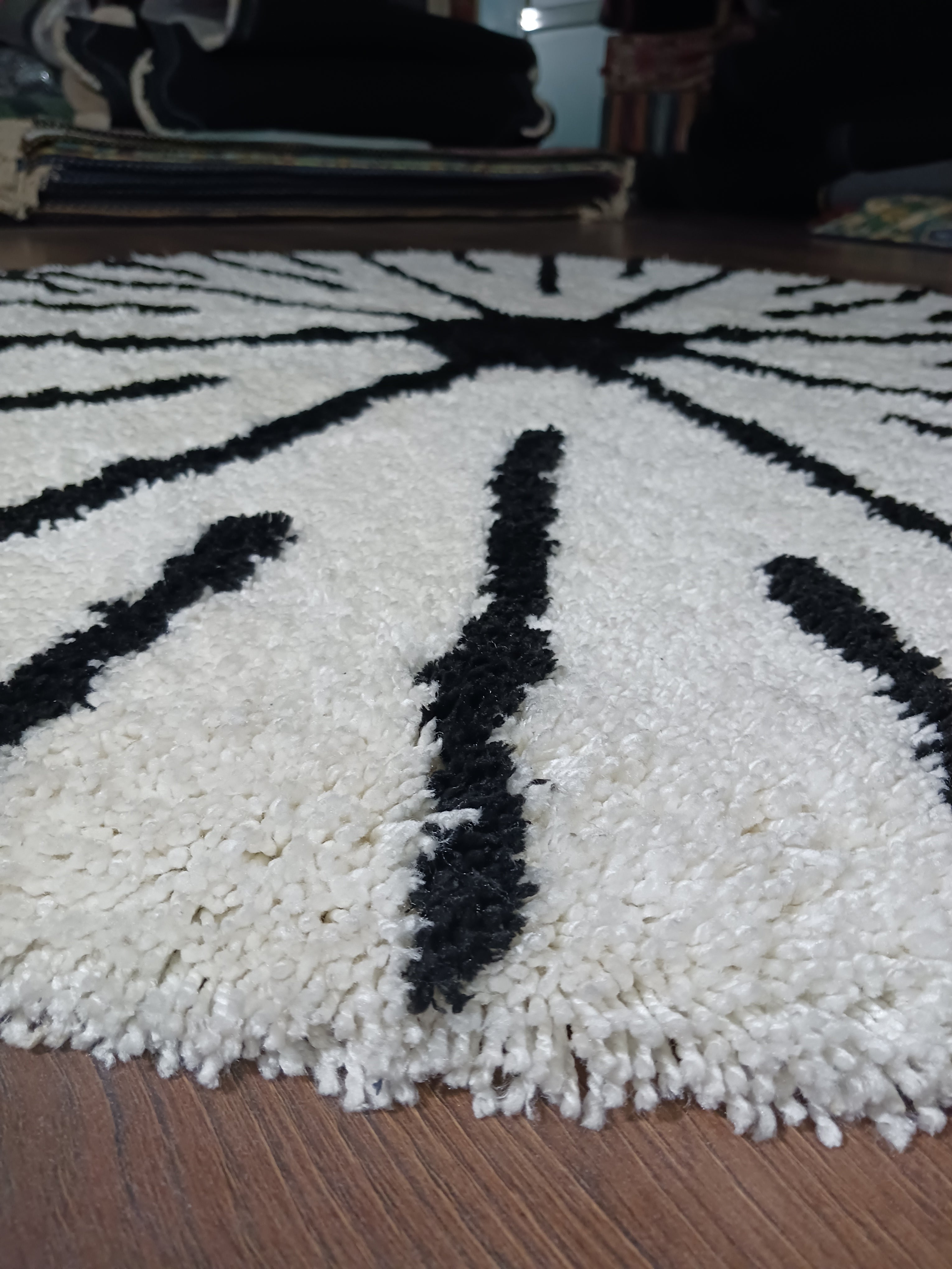 Avioni Home Atlas Collection - Moroccan Style Microfiber Round Carpet In White & Black| Soft, Non-Slip, Easy to Clean