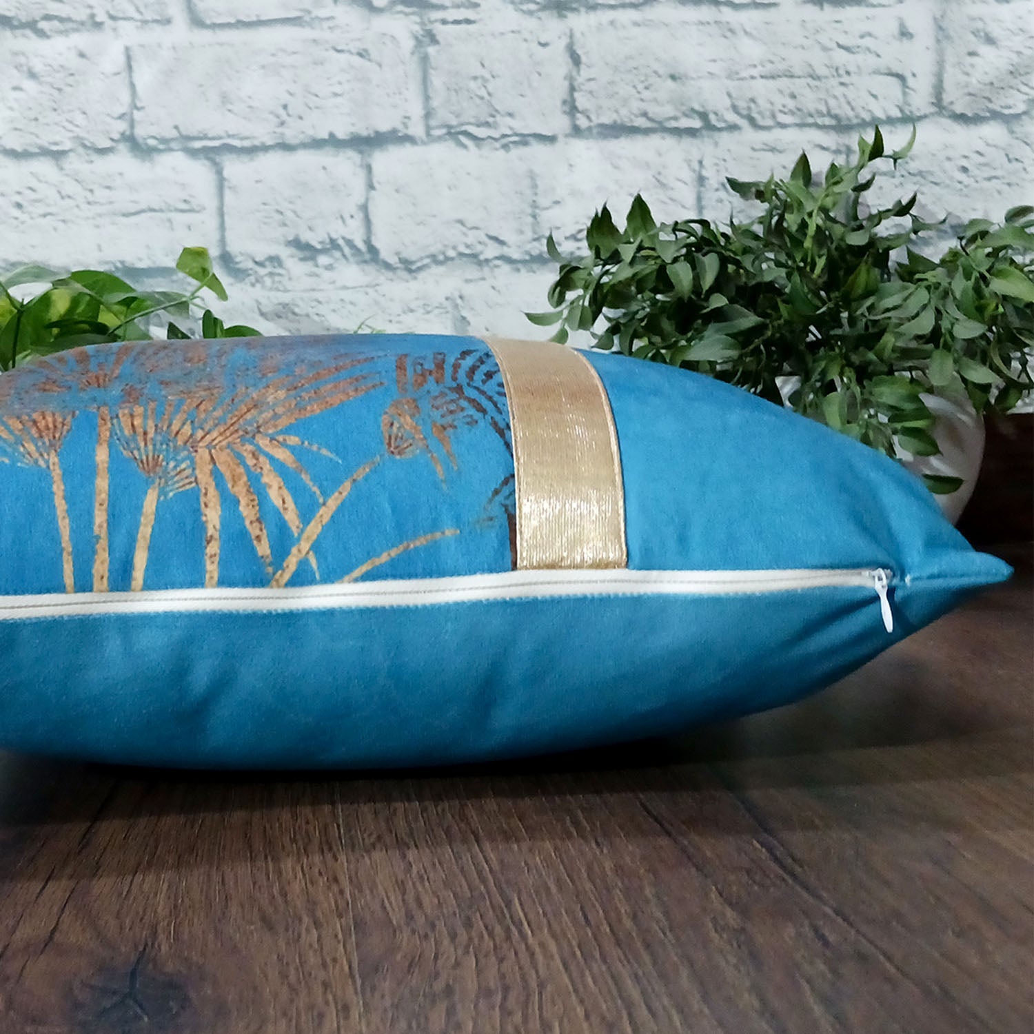 Cushion Covers Super Soft – Beautiful Golden Touch Palm Tree  – 40cm x 40cm (~16″ x 16″)