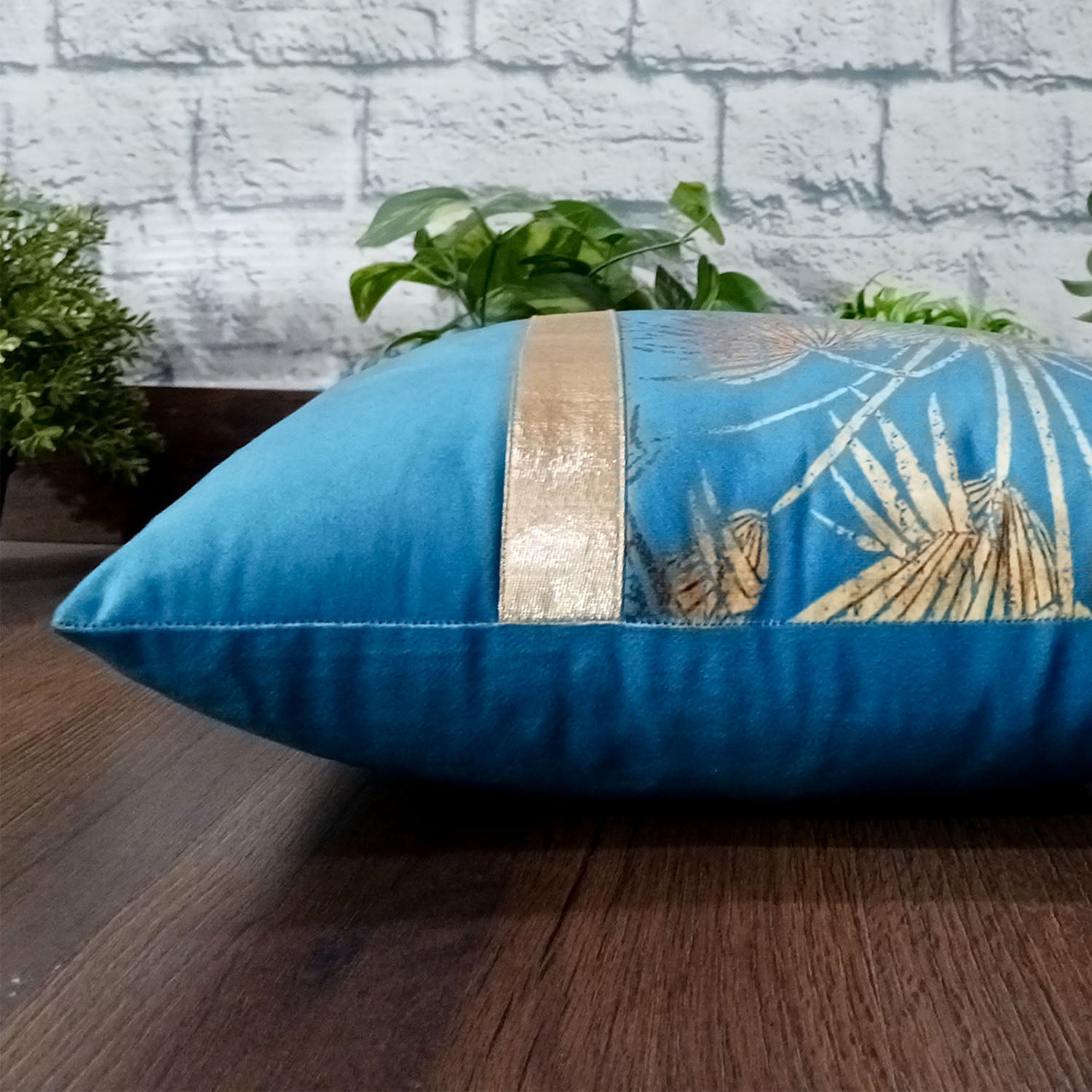 Cushion Covers Super Soft – Beautiful Golden Touch Palm Tree  – 40cm x 40cm (~16″ x 16″)