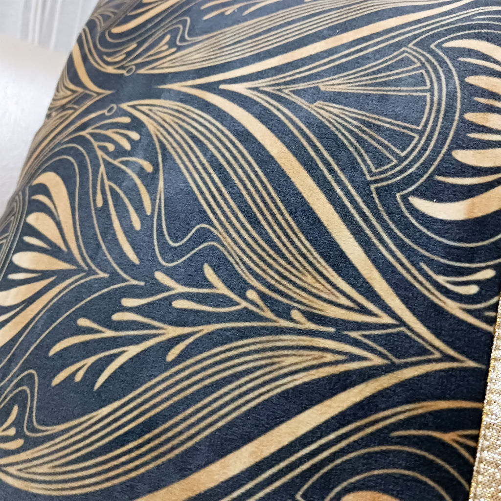 Copy of Cushion Covers Super Soft – Beautiful Golden Touch Black Modern Design  – 40cm x 40cm (~16″ x 16″)