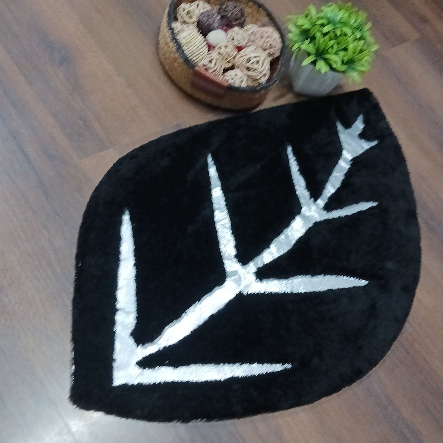 Avioni Divine Collection | Luxury Golden/Silver Touch Tufted Rug In Beautiful Leaf  Shaped Soft And Plush Handmade Door Mats | Pooja Mats | BathMats -45 cms x 75 cms