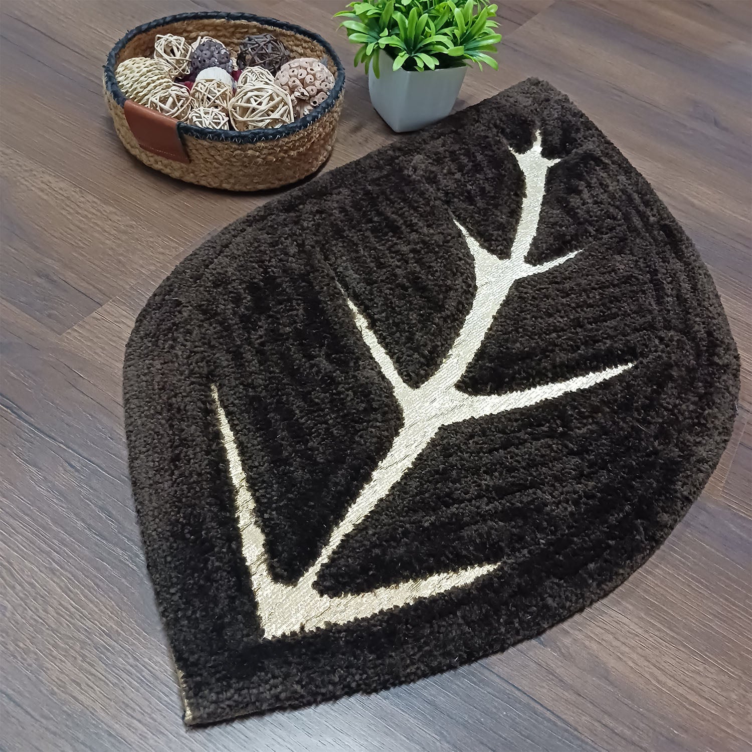 Avioni Divine Collection | Luxury Golden/Silver Touch Tufted Rug In Beautiful Leaf  Shaped Soft And Plush Handmade Door Mats | Pooja Mats | BathMats -45 cms x 75 cms