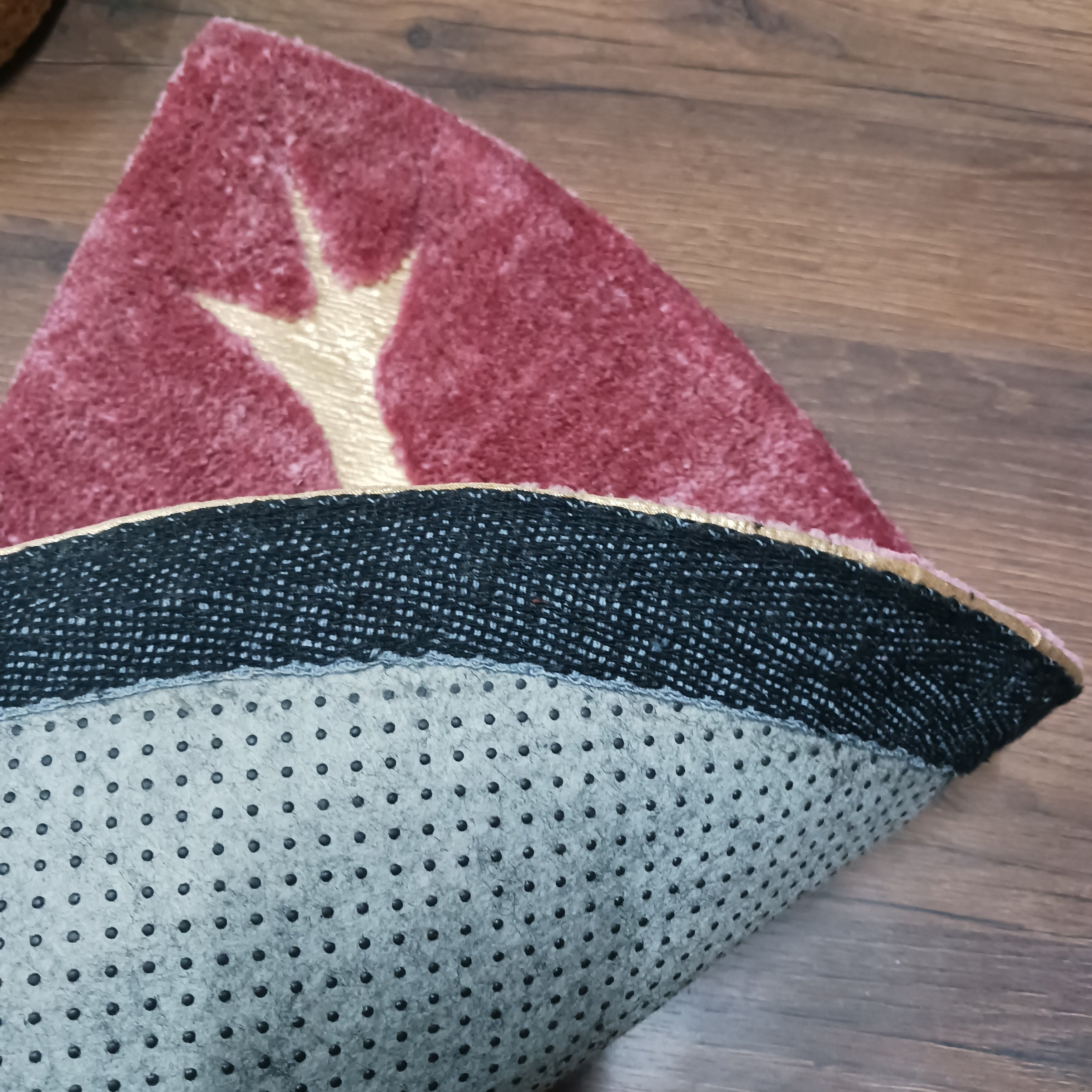 Avioni Divine Collection | Luxury Golden/Silver Touch Tufted Rug In Beautiful Leaf  Shaped Soft And Plush Handmade Door Mats | Pooja Mats | BathMats -45 cms x 75 cms