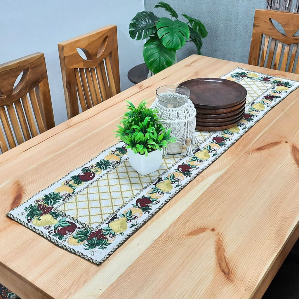 Table Mats (Set Of Six) With Table Runner On Jacquard Fabric