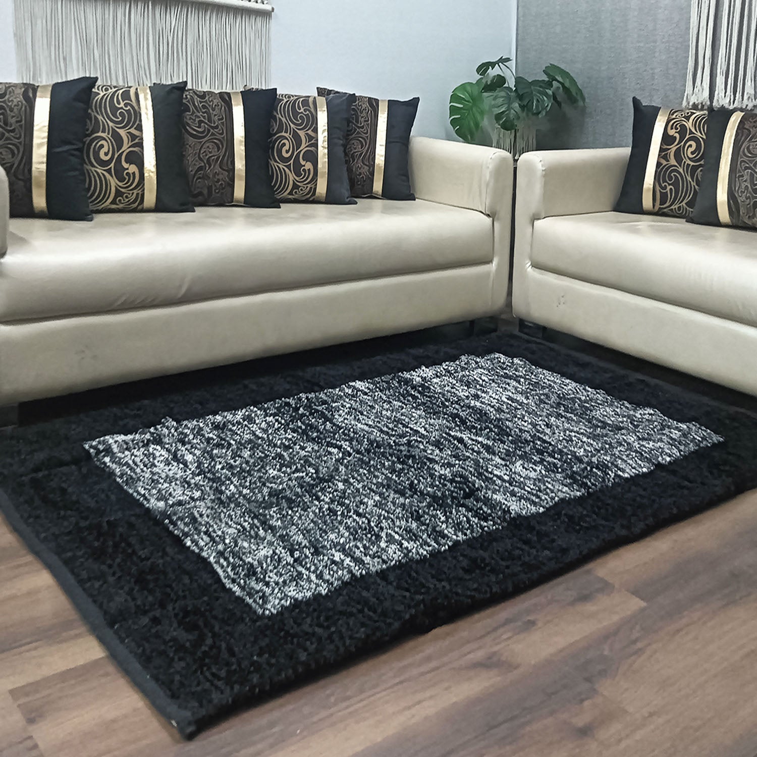 Avioni Handloom Cut Shuttle Rugs / Heavy Durry by Master Artisans | Feather like Luxurious Silk Soft Touch | Home Washable | Border Design in Black and White | Reversible