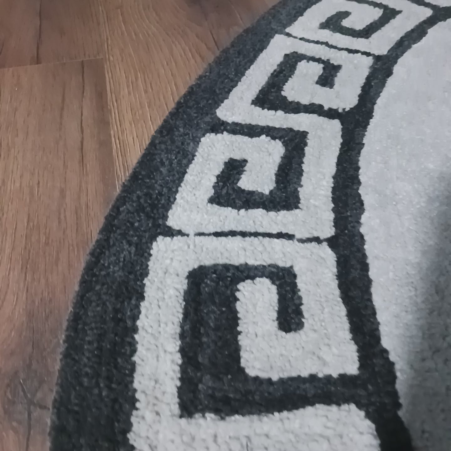 Avioni Home Atlas Collection - Greek Style Microfiber Round Carpet In Light and Dark Grey | Soft, Non-Slip, Easy to Clean