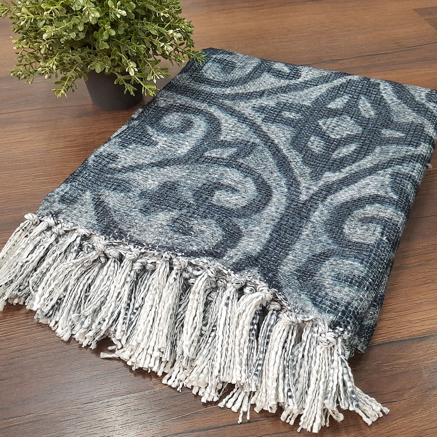 Avioni Beautiful Soft Sofa Throw | Grey & White Double Side Design | Virgin Premium Polyester Slub Handloom Sofa Throw