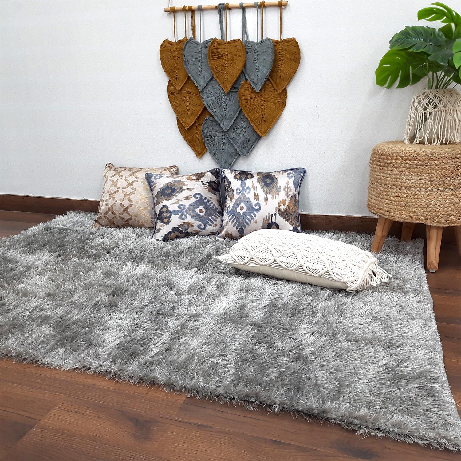 Avioni Handloom Flurry Yarn Fur Dhurrie – Reversible Silver