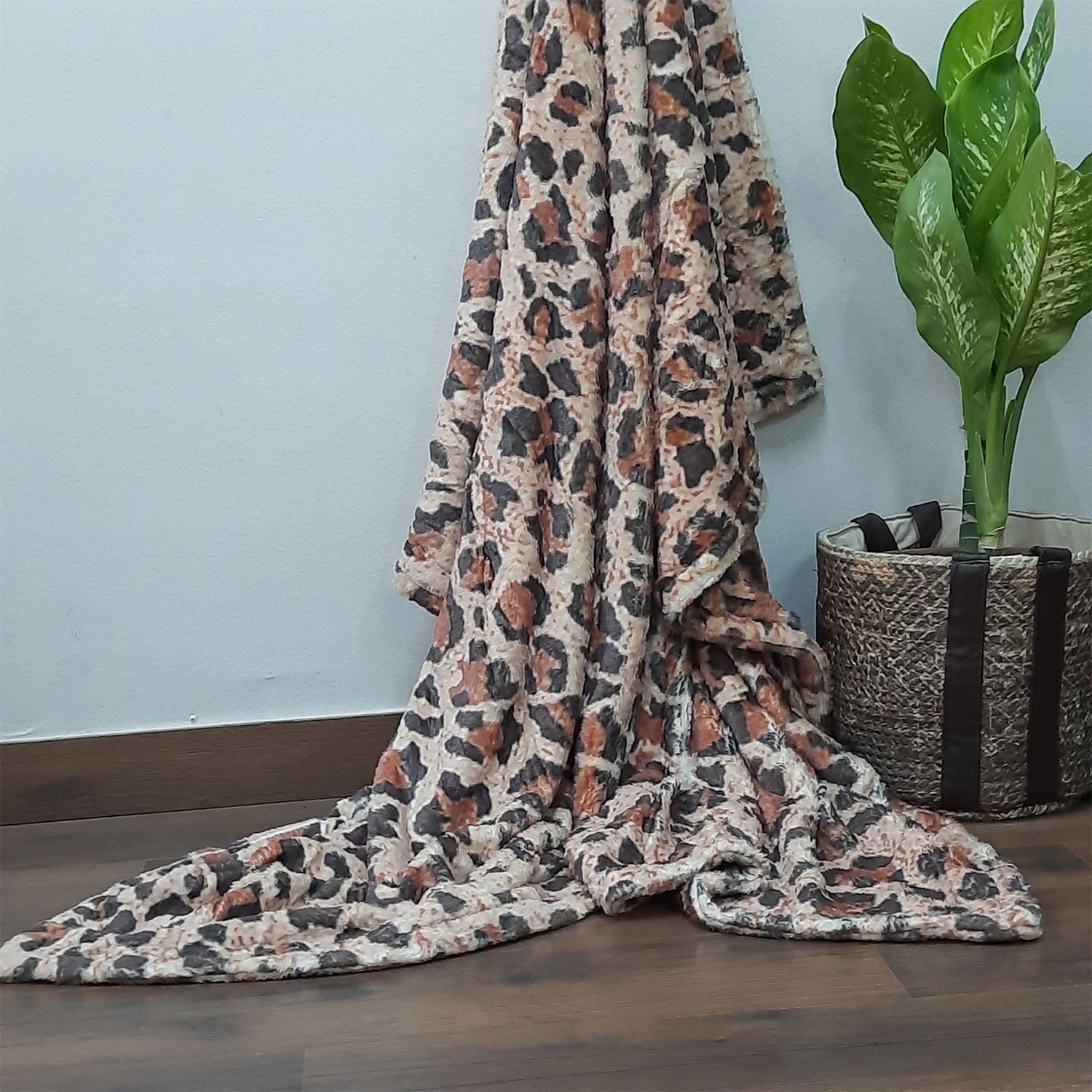 Avioni Home Everlasting Comfort Faux Fur Throw Blanket – Double Sided, Soft, Warm, Cozy, Luxury, Fluffy Blankets for Couch and Bed – Animal Print for Sofa Large (180x145cm)