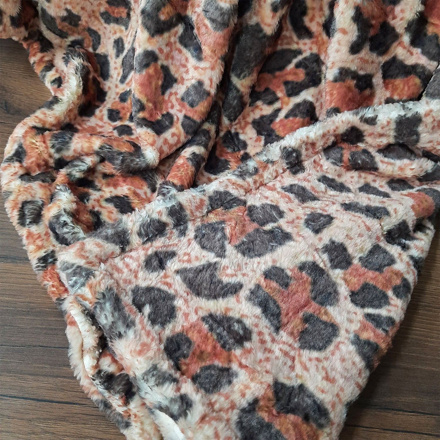 Avioni Home Everlasting Comfort Faux Fur Throw Blanket – Double Sided, Soft, Warm, Cozy, Luxury, Fluffy Blankets for Couch and Bed – Animal Print for Sofa Large (180x145cm)