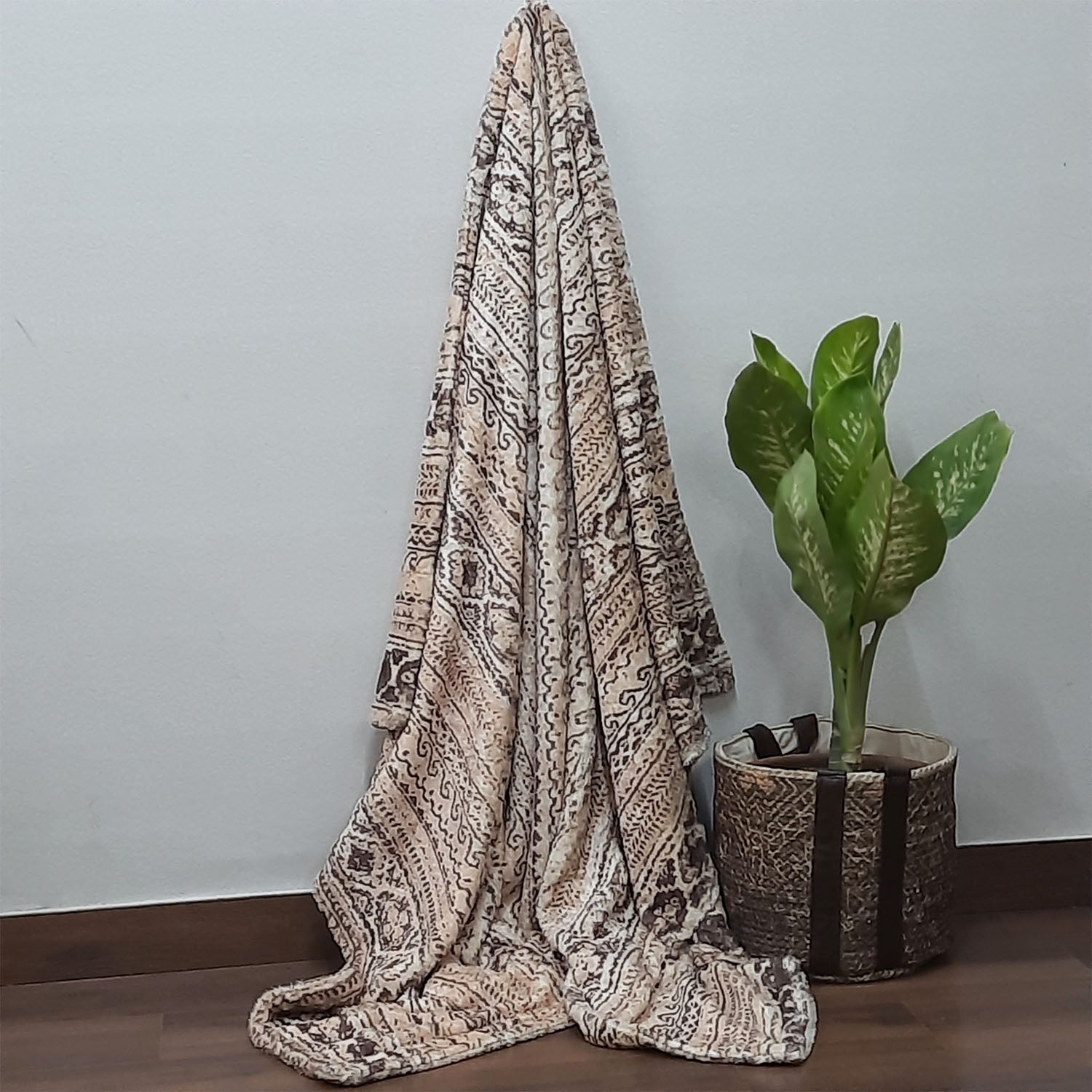 Avioni Home Everlasting Comfort Faux Fur Throw Blanket – Double Sided, Soft, Warm, Cozy, Luxury, Fluffy Blankets for Couch and Bed – Ethnic Print for Sofa Large (180x145cm)