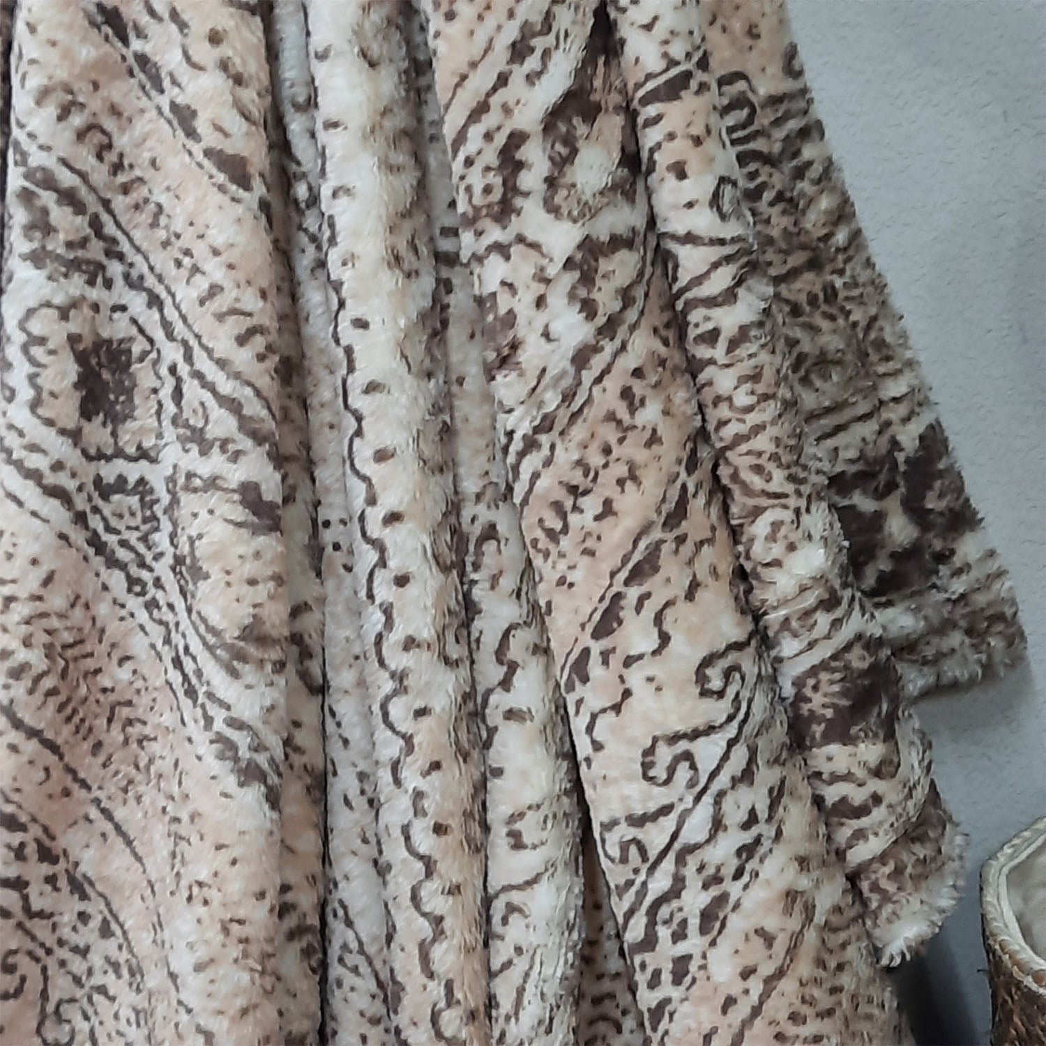 Avioni Home Everlasting Comfort Faux Fur Throw Blanket – Double Sided, Soft, Warm, Cozy, Luxury, Fluffy Blankets for Couch and Bed – Ethnic Print for Sofa Large (180x145cm)