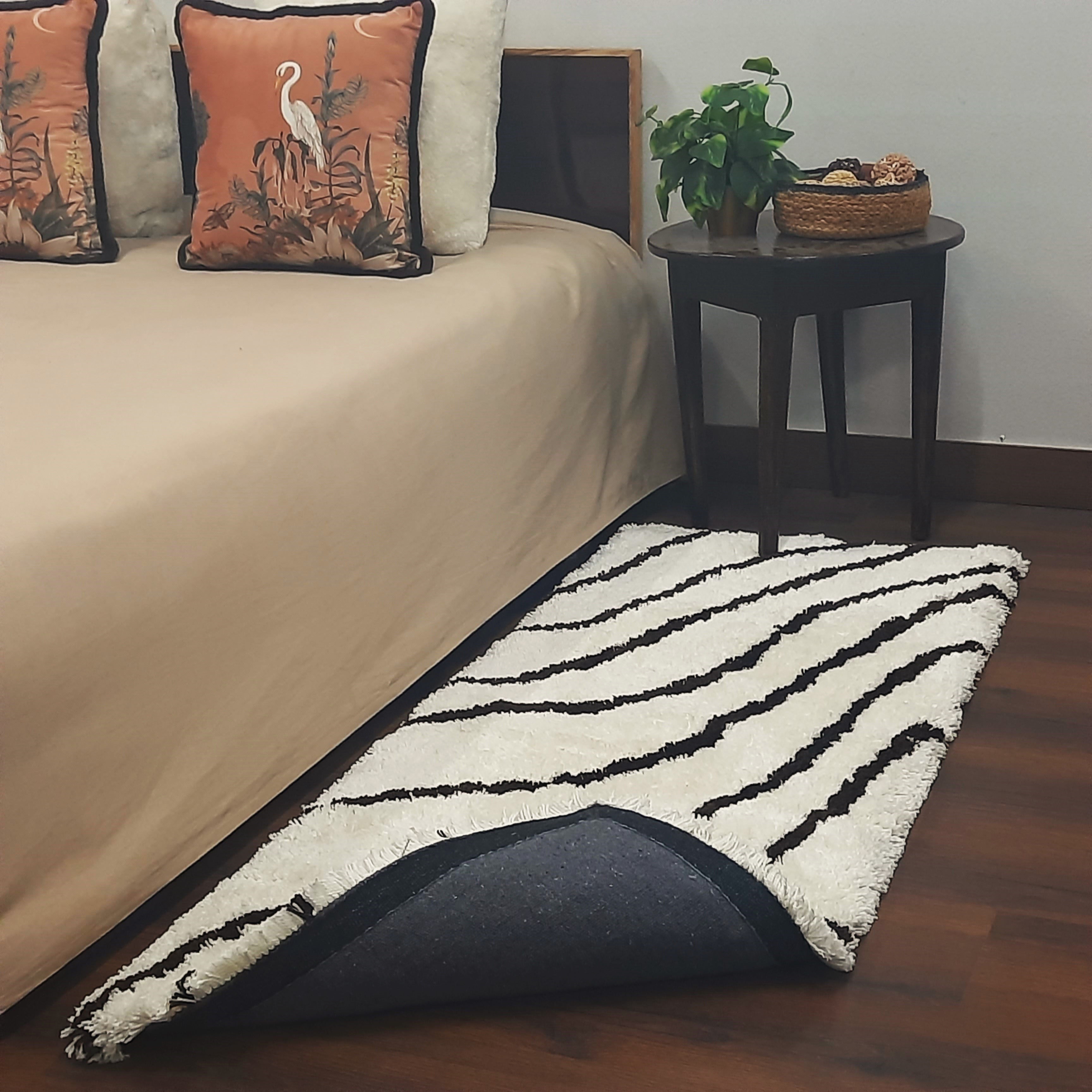 Handloom Shaggy White Carpet With Black Wave Design /Bedside Runners by Avioni Home