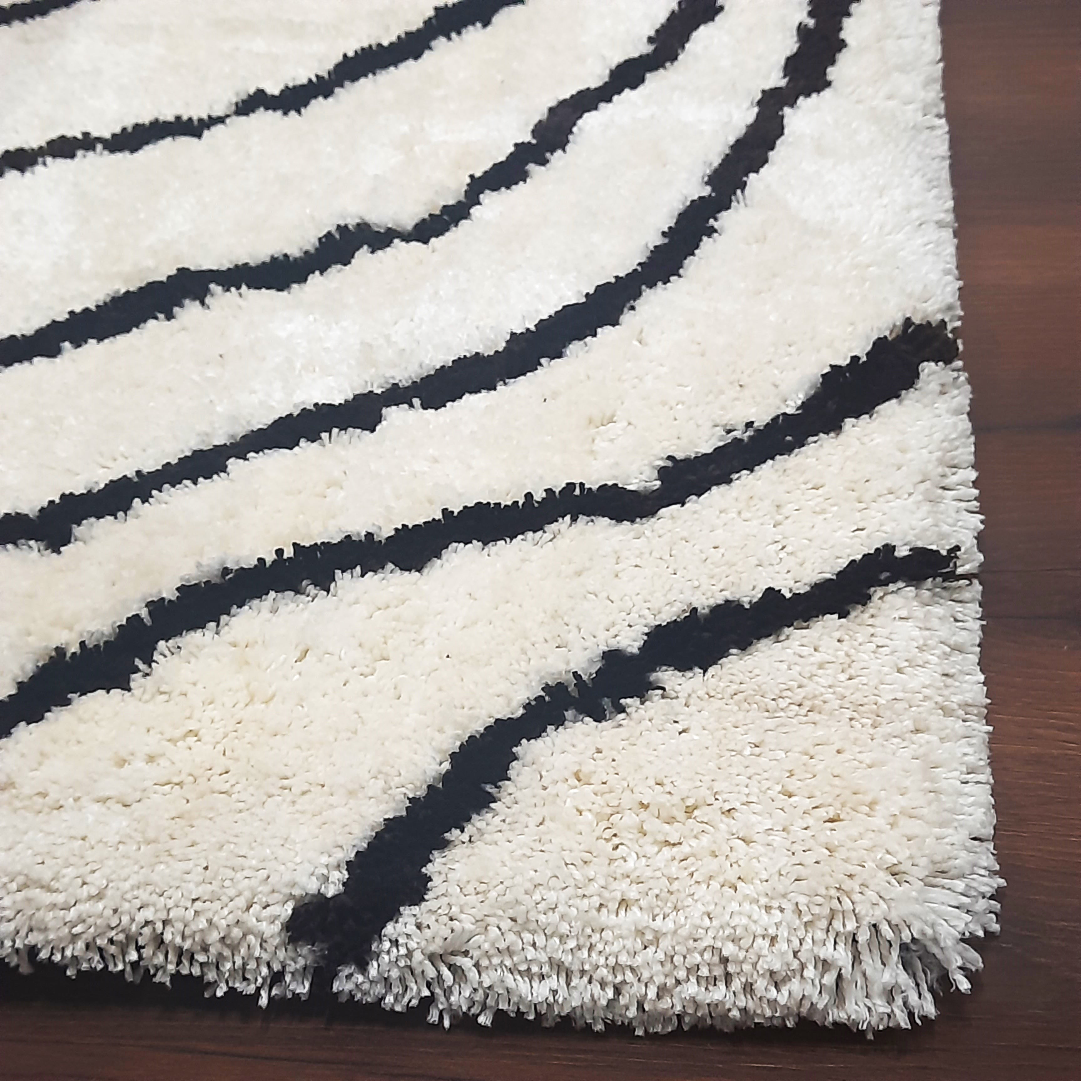 Handloom Shaggy White Carpet With Black Wave Design /Bedside Runners by Avioni Home