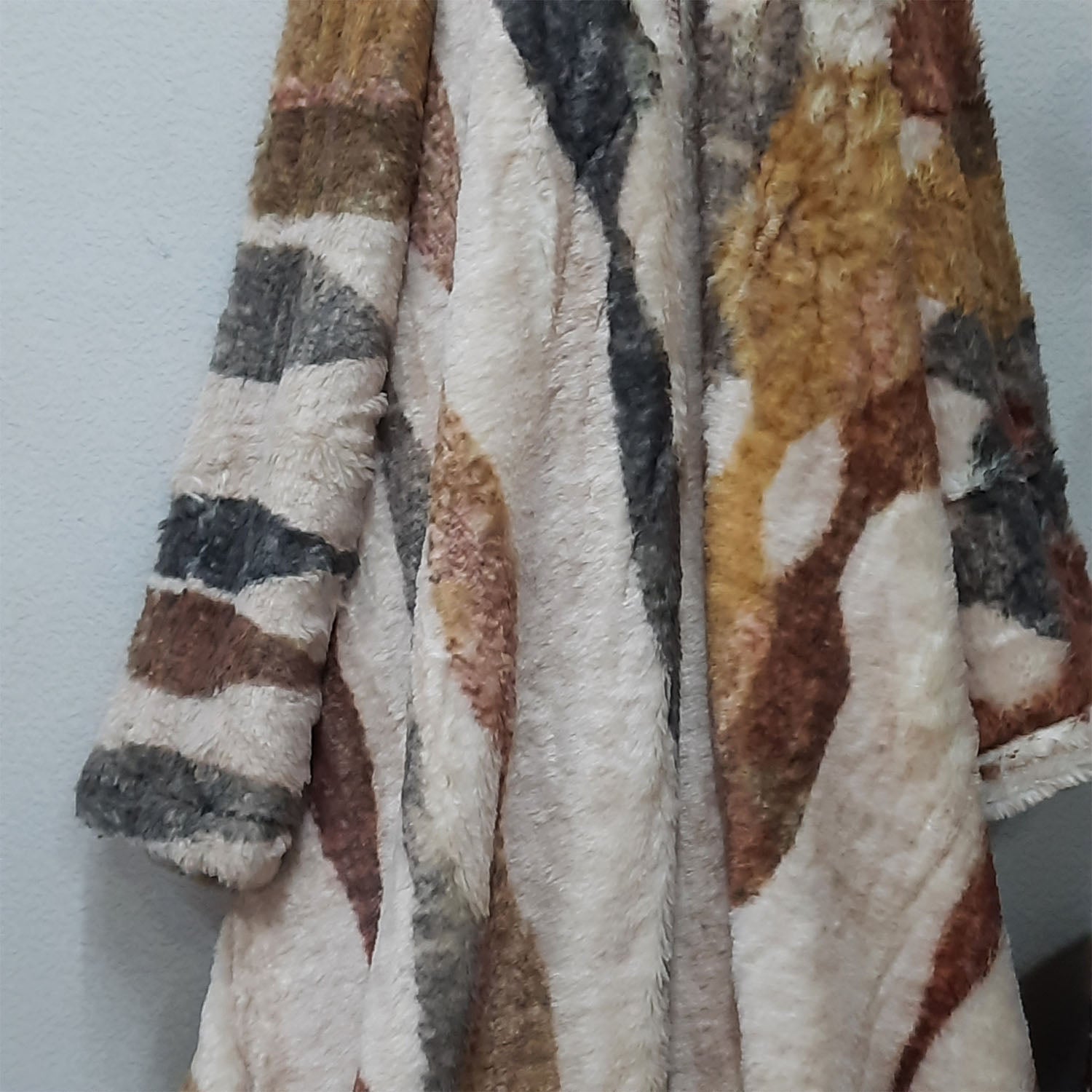 Avioni Home Everlasting Comfort Faux Fur Throw Blanket – Double Sided, Soft, Warm, Cozy, Luxury, Fluffy Blankets for Couch and Bed – Large (180x145cm)