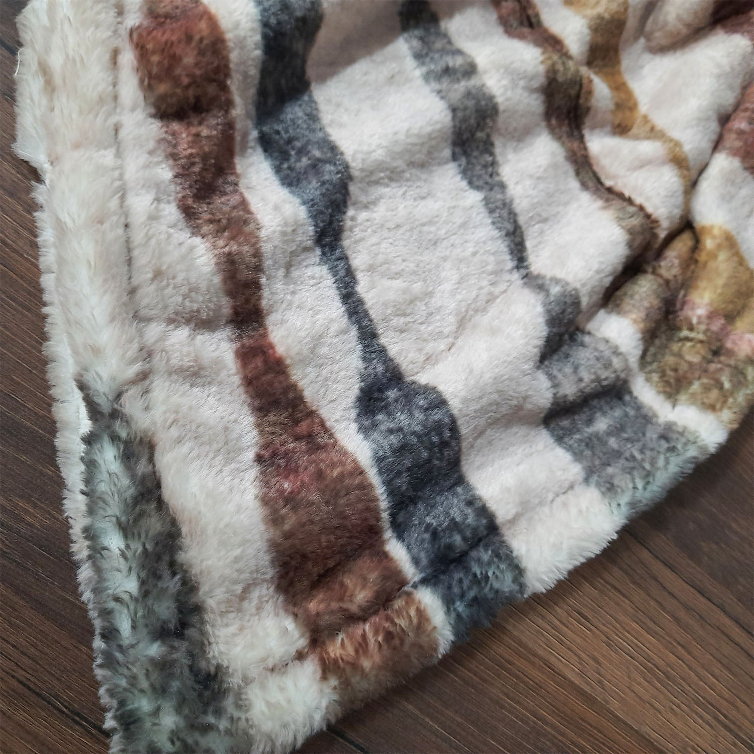 Avioni Home Everlasting Comfort Faux Fur Throw Blanket – Double Sided, Soft, Warm, Cozy, Luxury, Fluffy Blankets for Couch and Bed – Large (180x145cm)