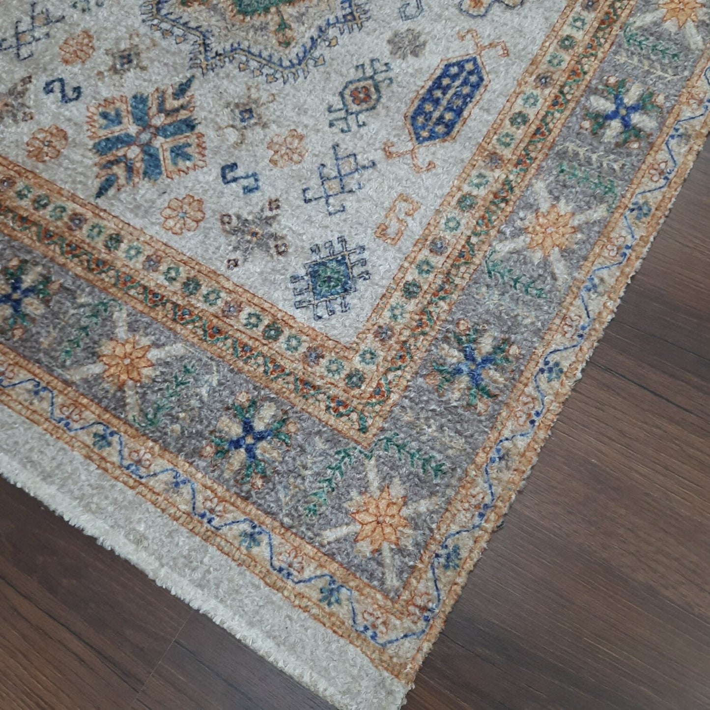 Avioni Carpet – Faux Silk- Neo Persian Collection Evergreen Cream- 90cm x 150cm (~3×5 Feet)