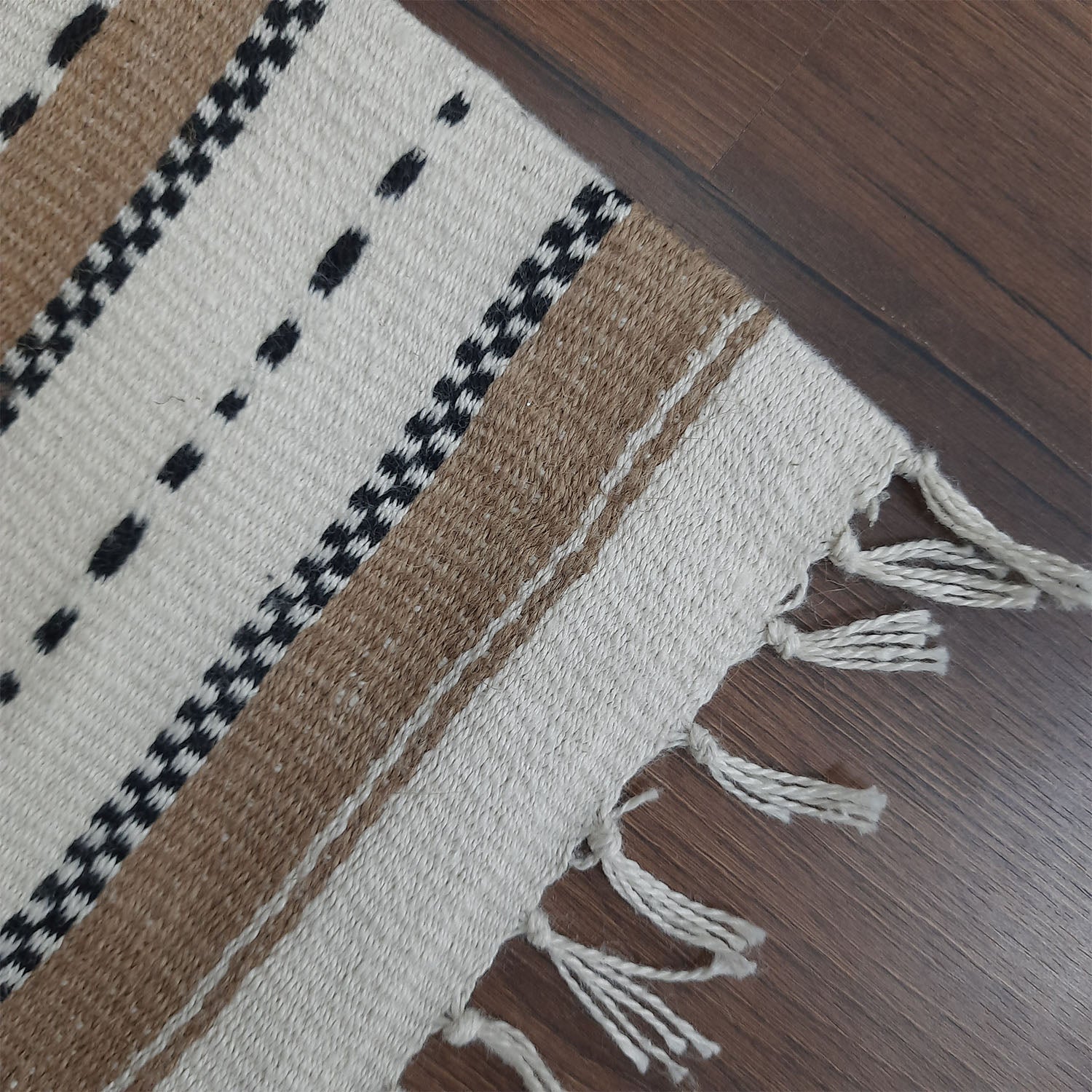 AvioniHome Birchwood Collection : Modern Jute/PET Yarn Handmade Area Carpet| Design: CARJUTPET008-WIBAC