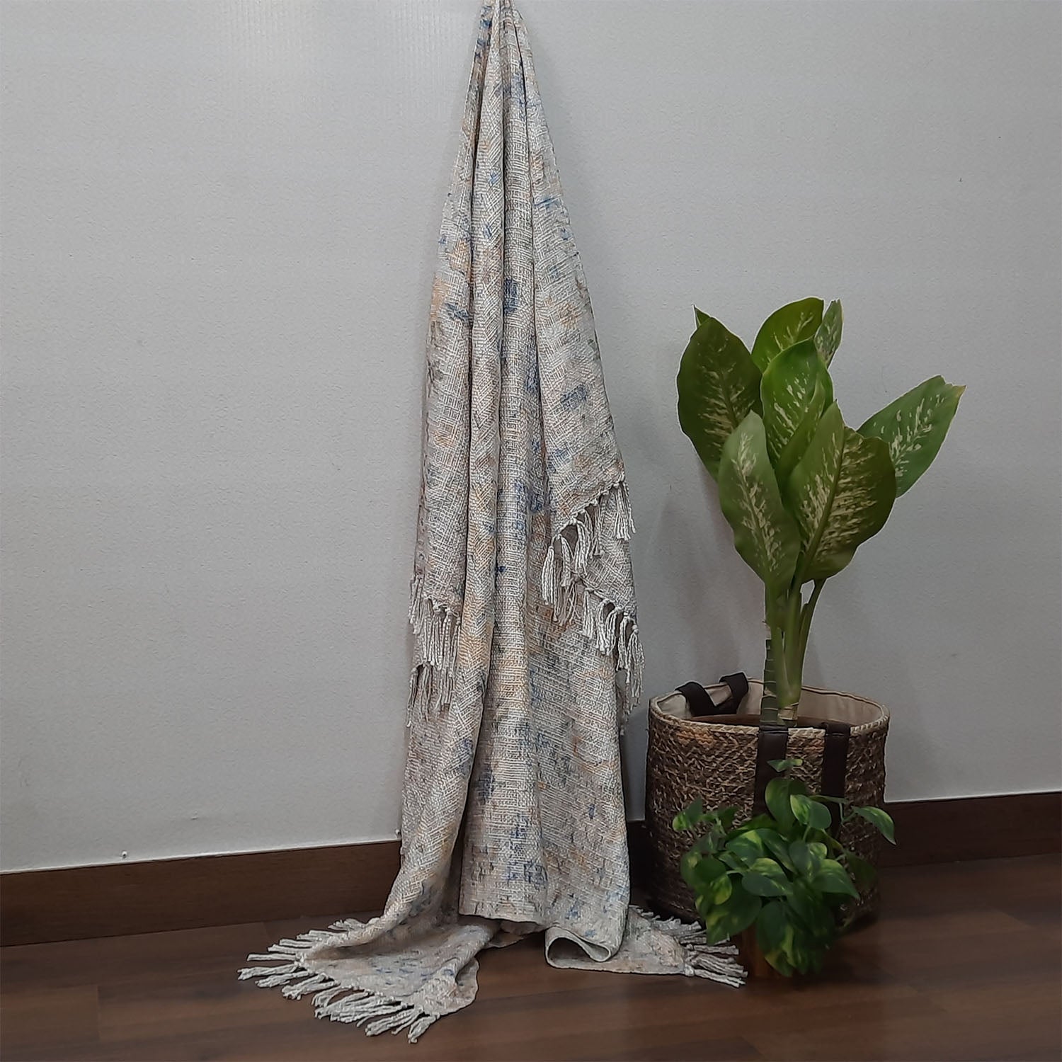 Avioni Beautiful Soft Sofa Throw | Abstract Modern Design | Virgin Premium Polyester Slub Handloom Sofa Throw