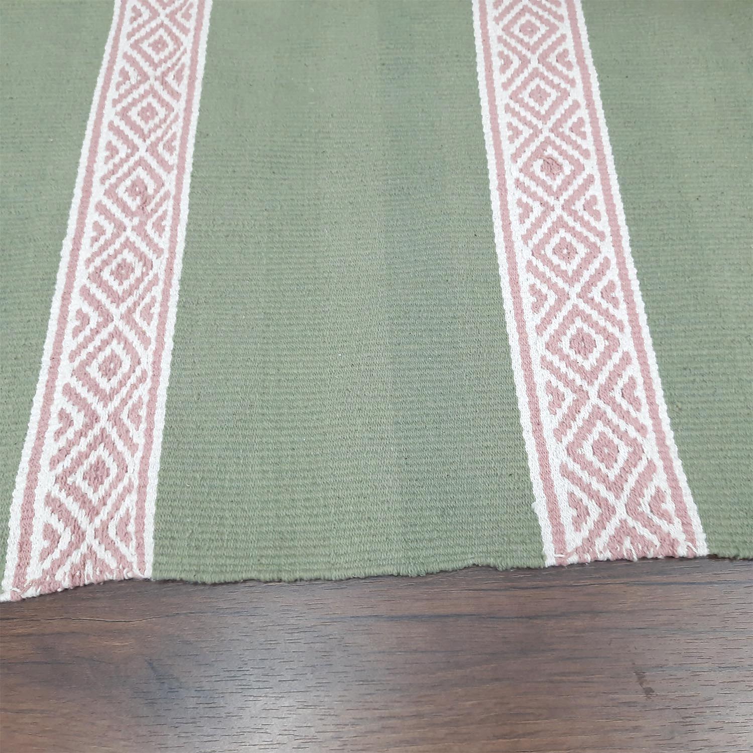 Avioni 100% Cotton Handloom Floor Rug / Durrie – Neohome Collection – Green and Pink