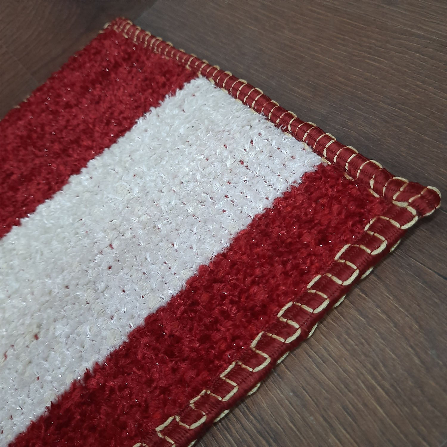 SET OF FOUR | Avioni SlipToGrip Universal Doormat | Red & White, Size 35cm x 55cm | Anti Slip, Durable & Washable | Outdoor & Indoor