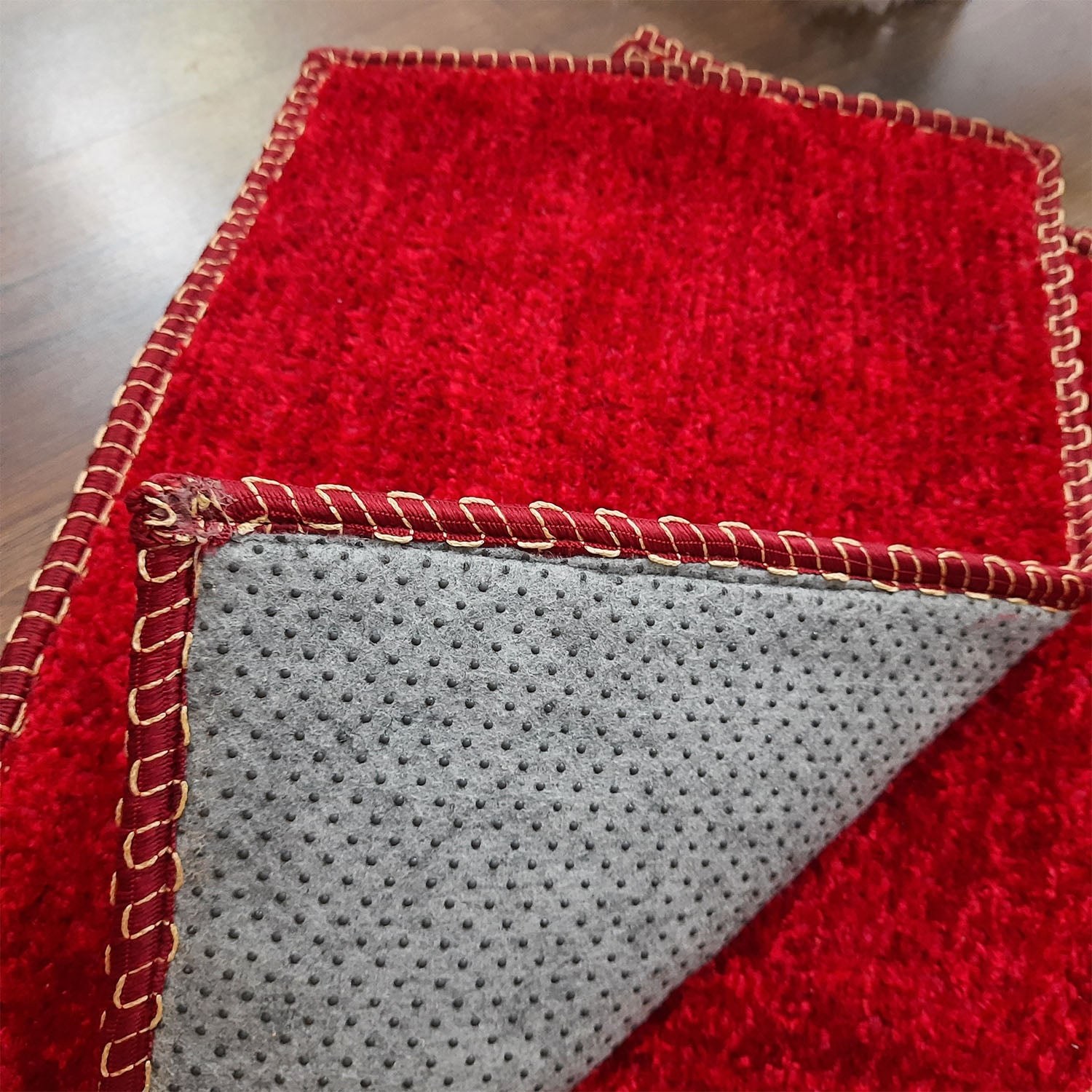 SET OF FOUR | Avioni SlipToGrip Universal Doormat | Red, Size 35cm x 55cm | Anti Slip, Durable & Washable | Outdoor & Indoor