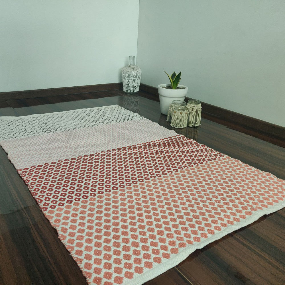 Avioni Contemporary Look Cotton Handloom weaved Floor Rug / Durrie – 90cm x 150cm (~3×5 Feet) – Red-Pink