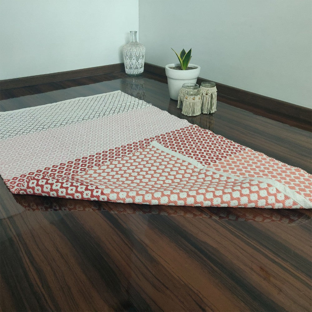 Avioni Contemporary Look Cotton Handloom weaved Floor Rug / Durrie – 90cm x 150cm (~3×5 Feet) – Red-Pink