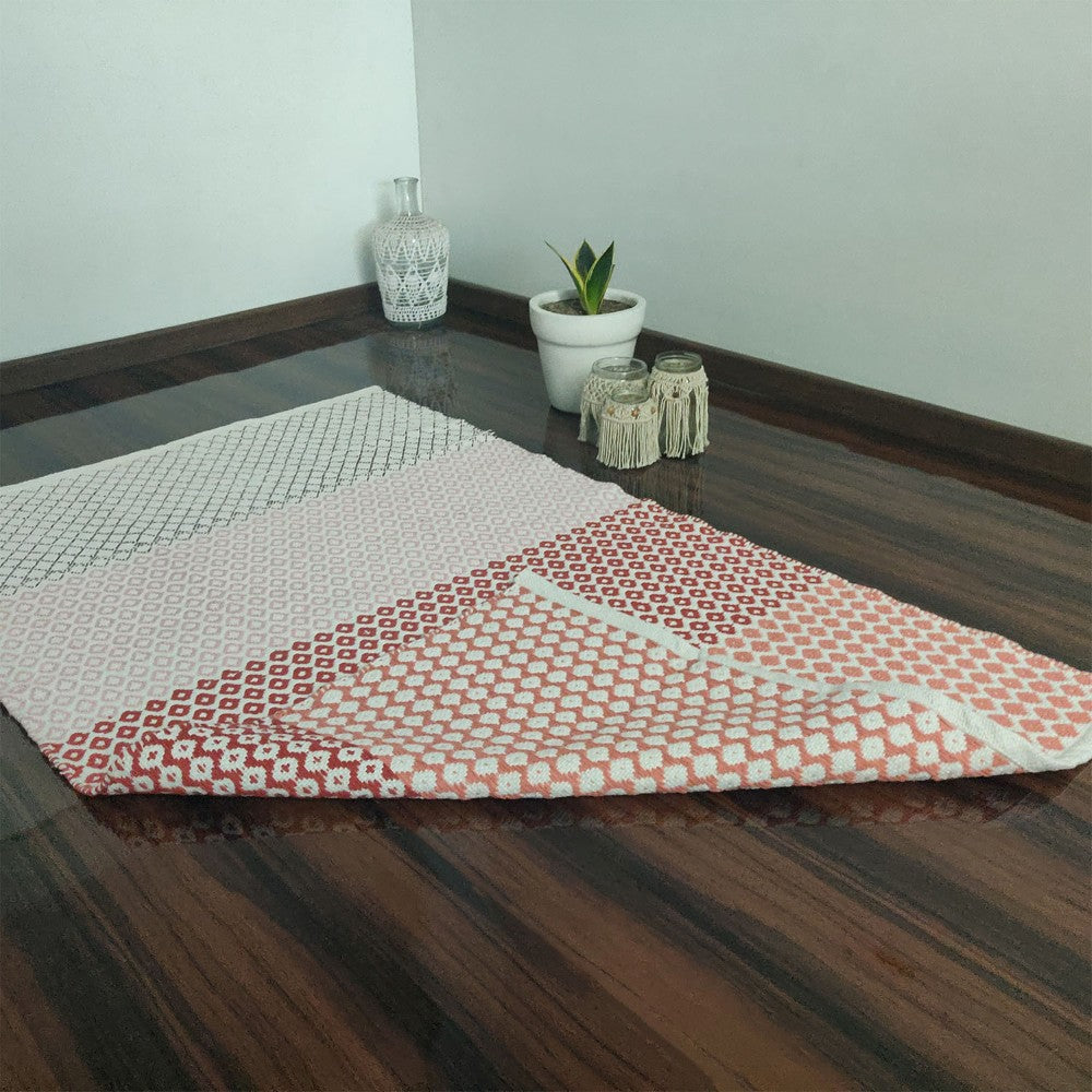 Avioni Contemporary Look Cotton Handloom weaved Floor Rug / Durrie – 90cm x 150cm (~3×5 Feet) – Red-Pink