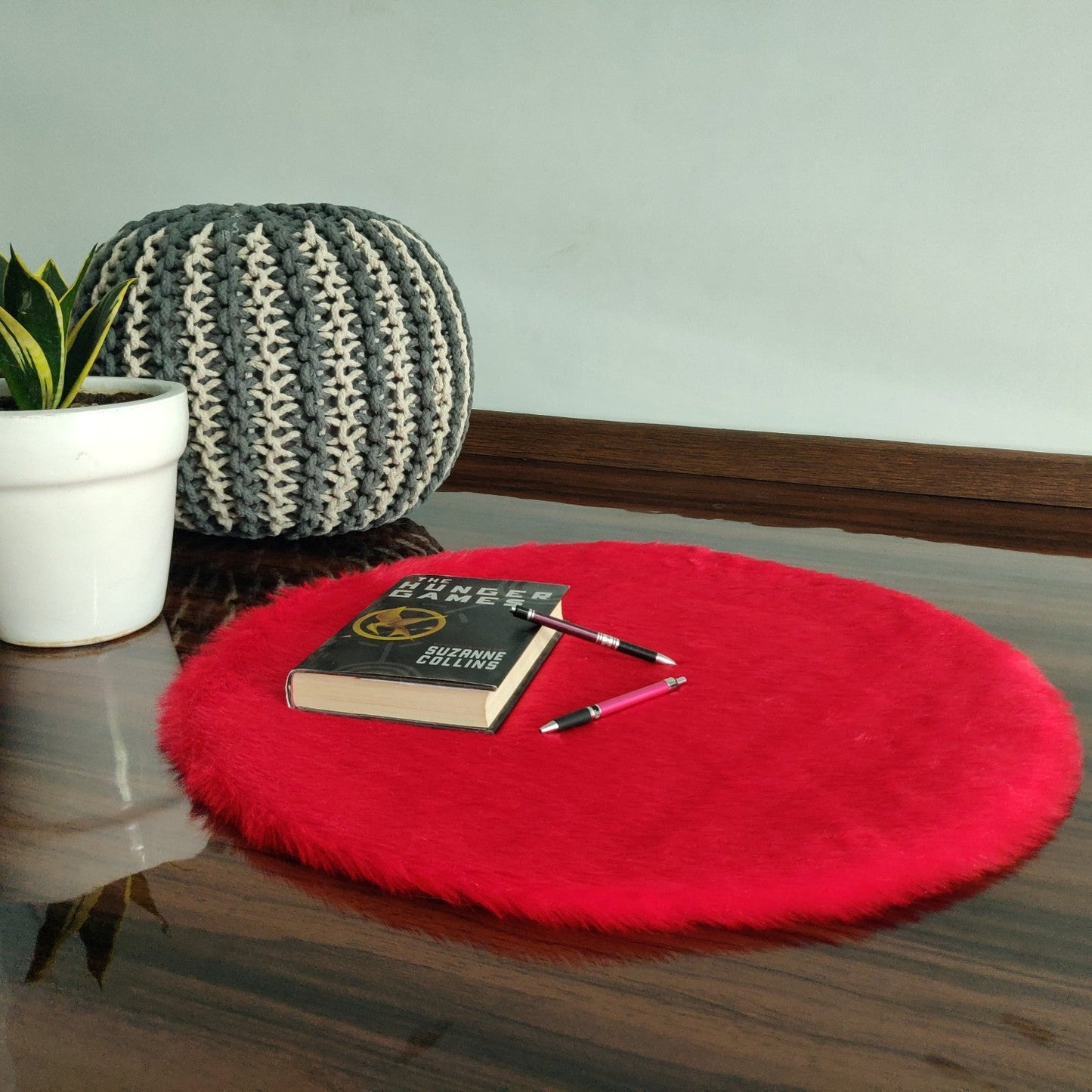 Shaggy Carpet – Premium Fur – 60 cm Round – Avioni Carpets- Red Colour